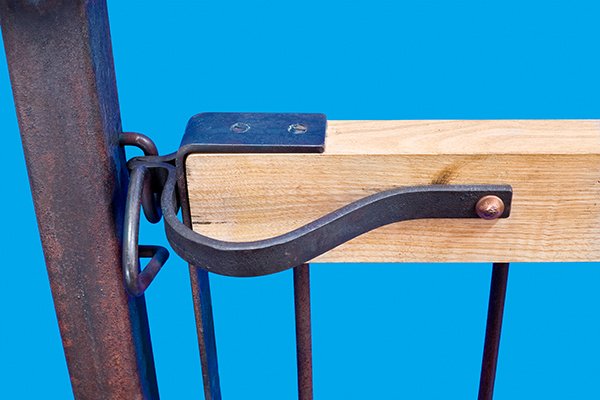 SImple gate latch