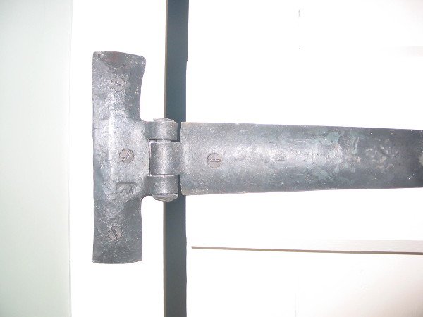 lavethan tee hinge detail.jpg