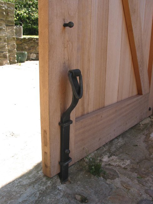Vertical action bolt in closed position