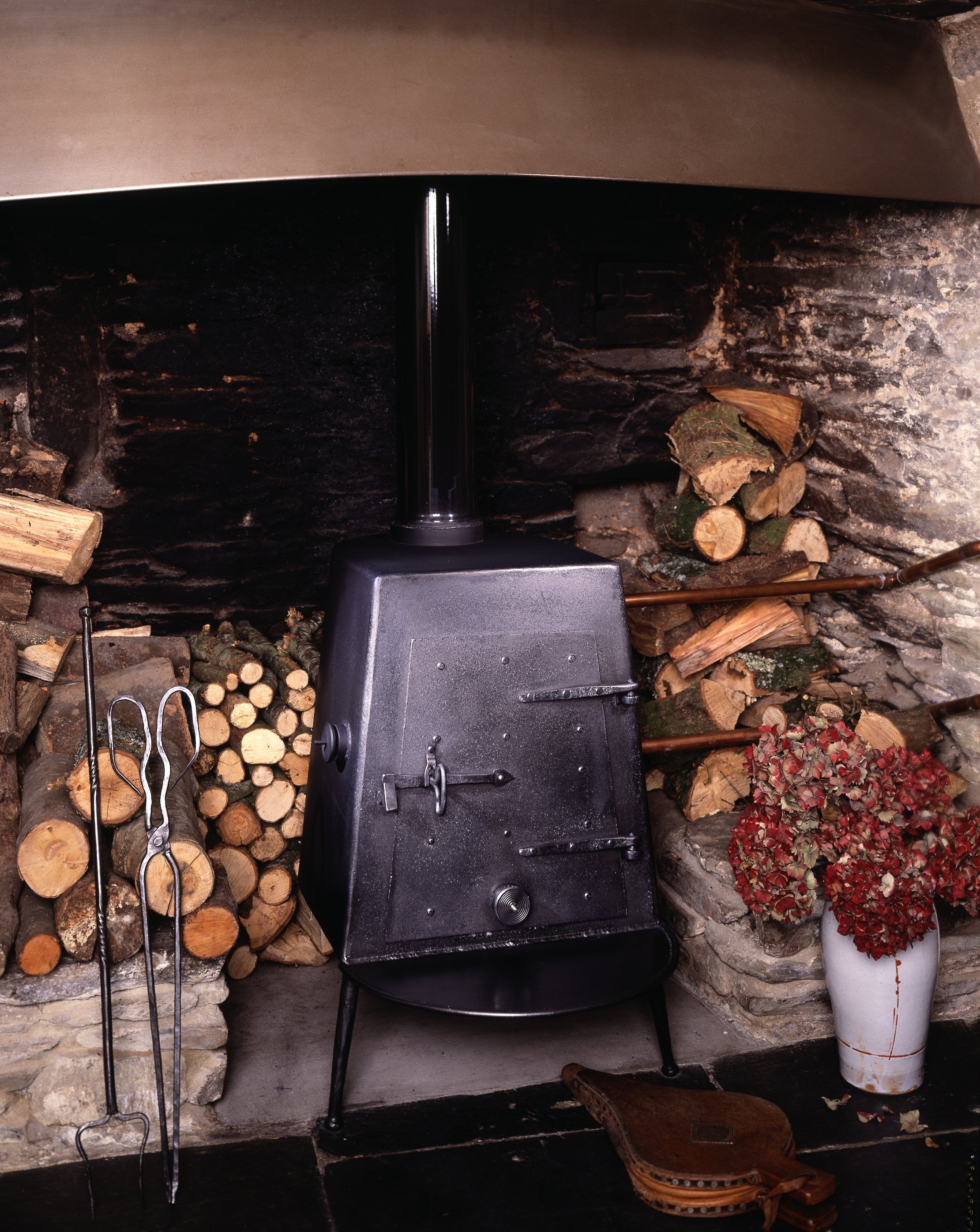 Three legged woodburner (JC)