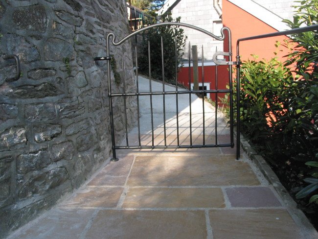 Round bar gate (JC)