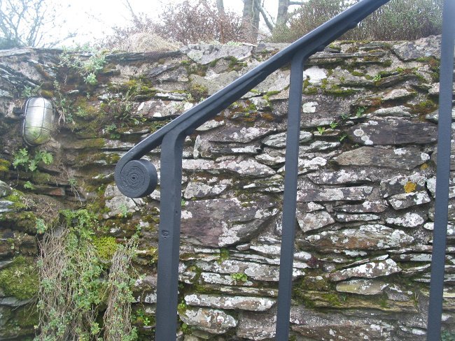 Tight scroll finial