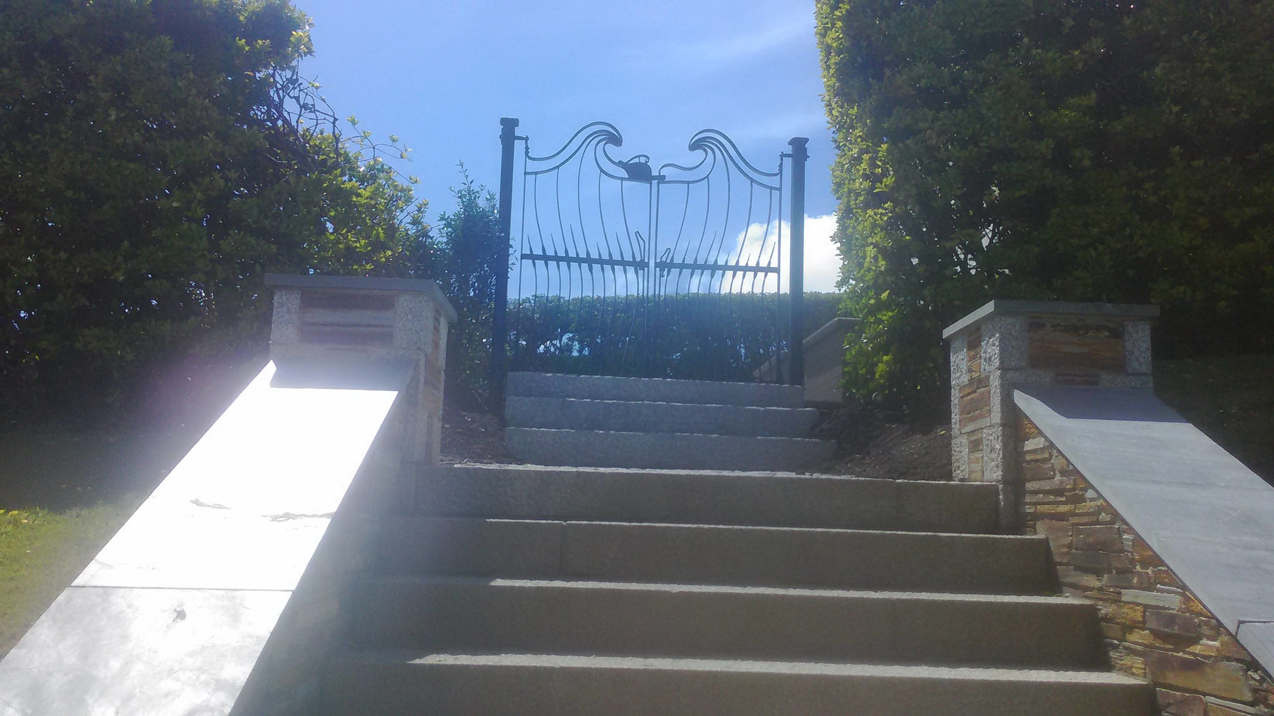 Wavey double gates. (JC)