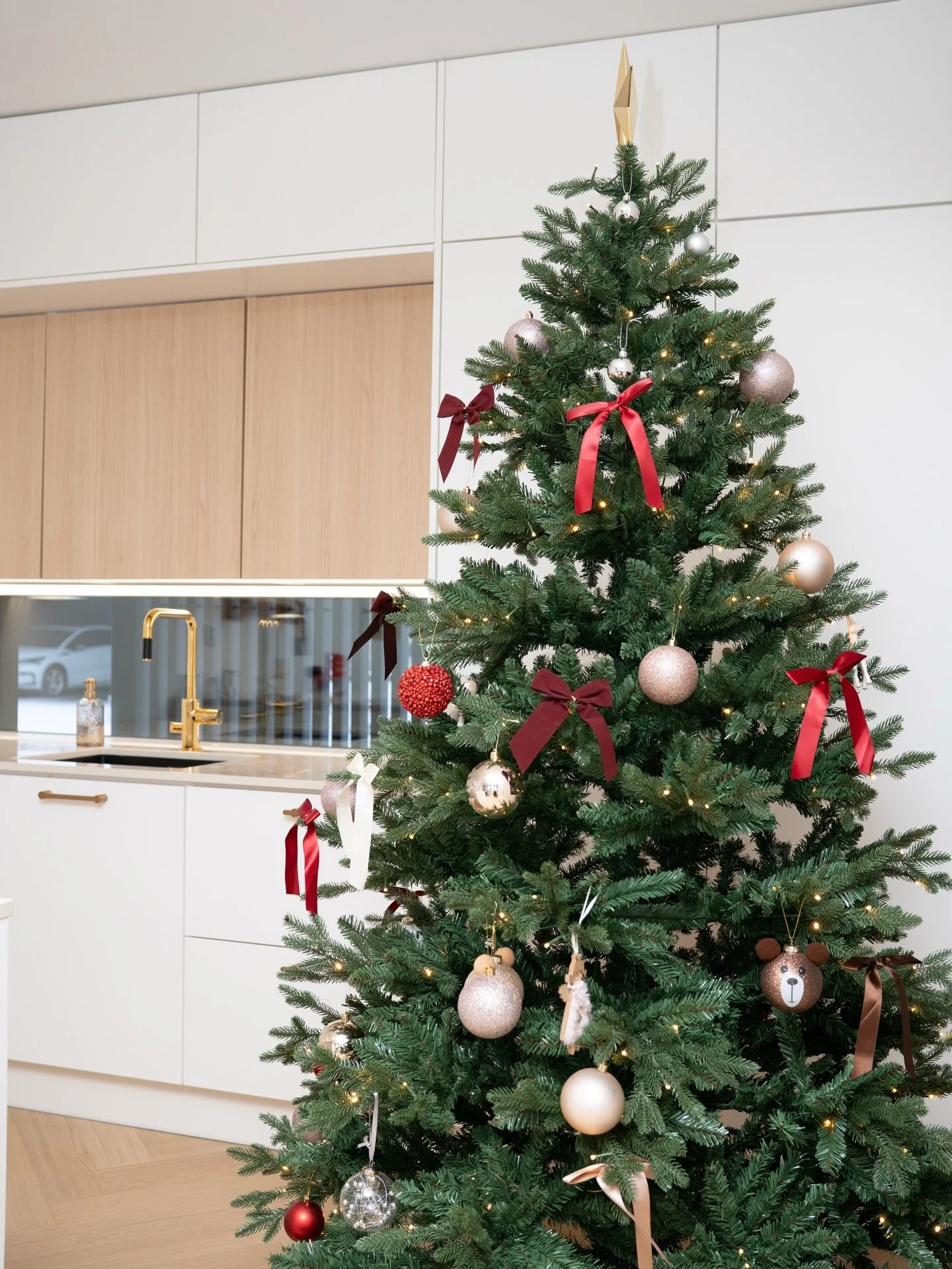 Joulukuu ja jouluaaton odotus alkoi eilen 🎅🏻 
T&auml;&auml; joulu on mulle erityisen t&auml;rke&auml;, koska on mei&auml;n esikoisen ensimm&auml;inen joulu 🥹 

Tein my&ouml;s itelle ja puolisolle lupauksen ett&auml; en tee lomalla t&ouml;it&auml;,