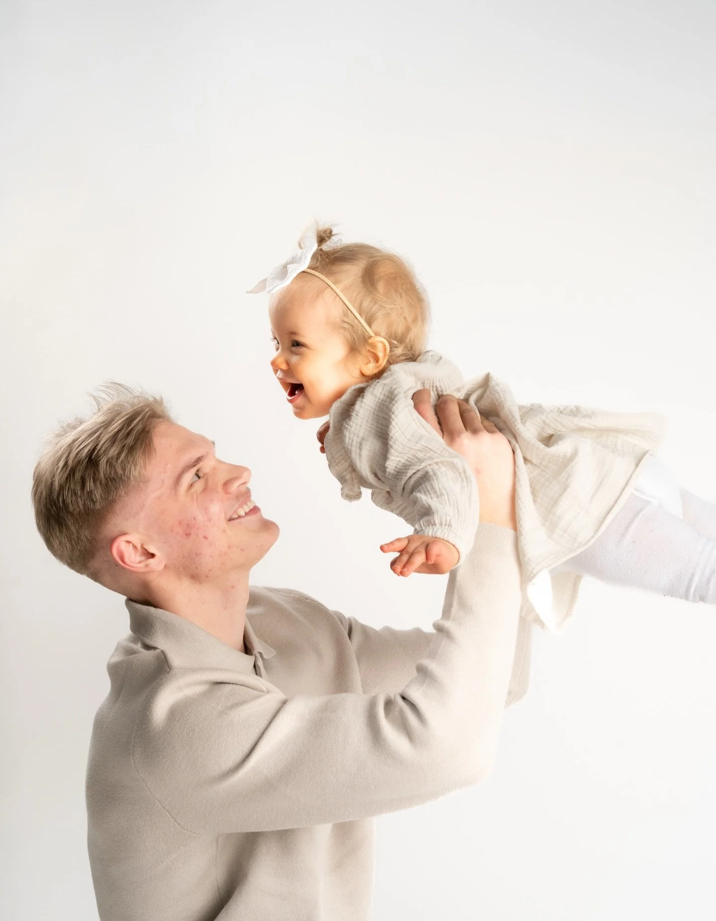 Isk&auml; ja 1 v syntt&auml;ri neiti 🎂💕

#1vuotiasvalokuvaus #oulu #valokuvaajaoulu #studiovalokuvaus #syntymp&auml;iv&auml;