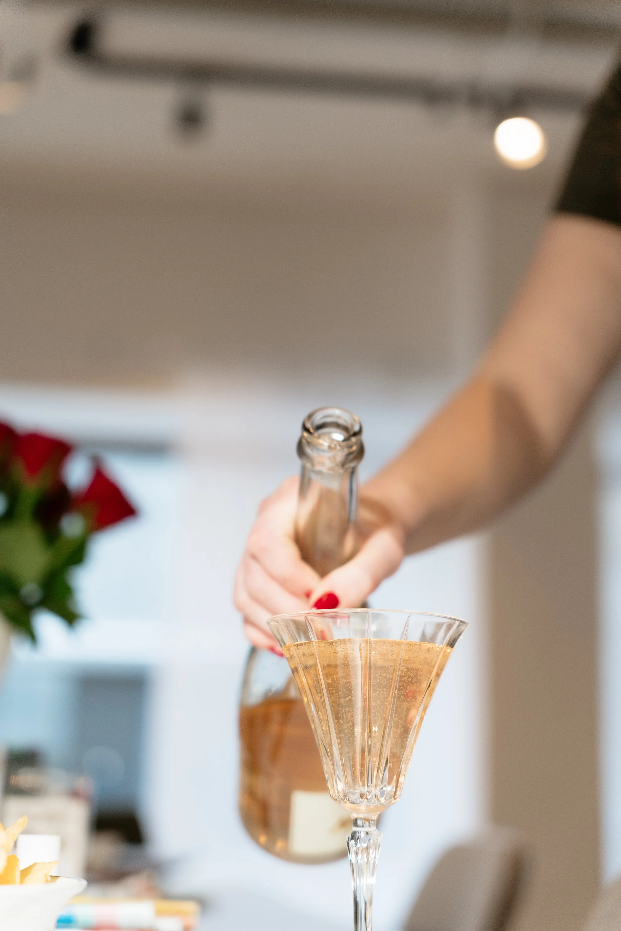 Tapahtumakuvaaja Oulussa kuvaamassa juhlatilaisuutta