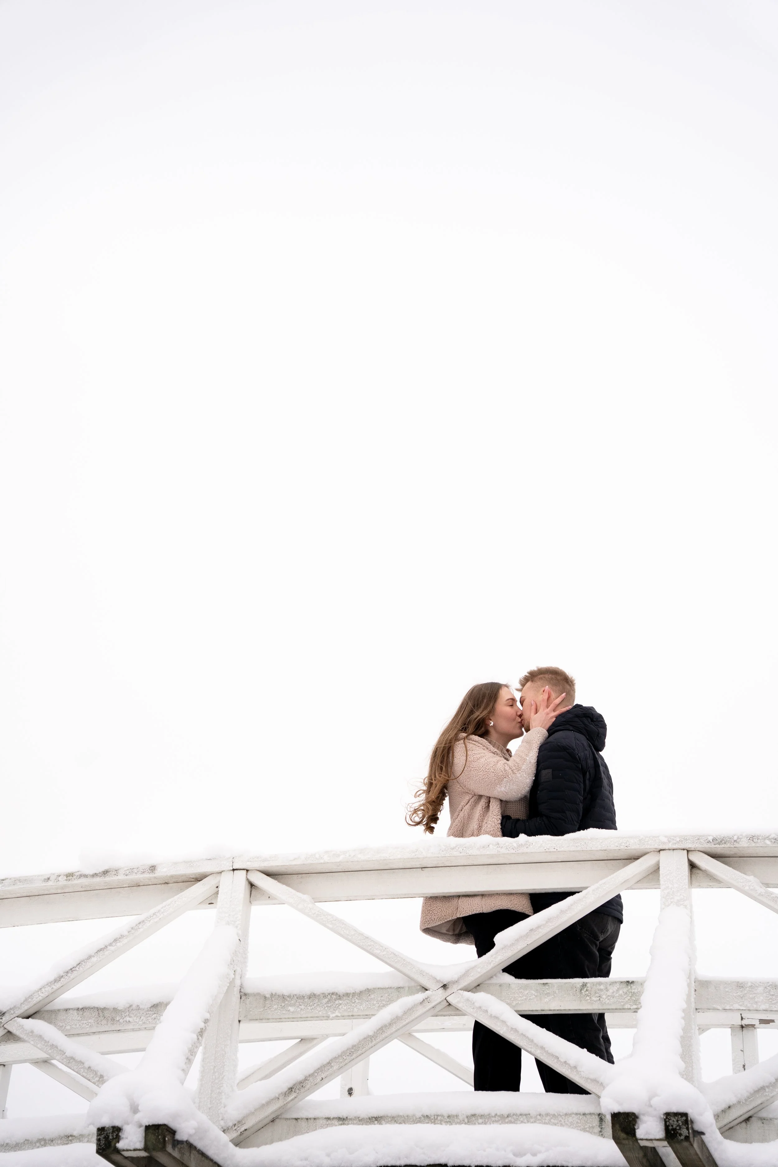 Romanttinen parikuvaus Oulu – kihlaparin tunnelmallinen hetki