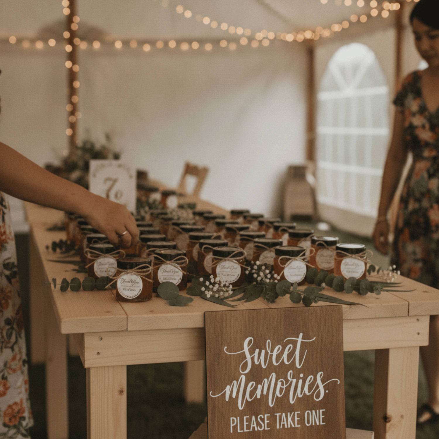 mini honey jars.png