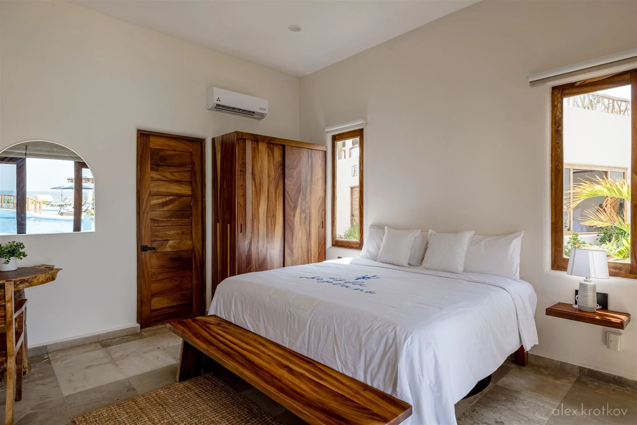 masterbedroom-isla-neptuno-puerto-escondido-alex-krotkov-0001_R6_10335-HDR_websize.jpg