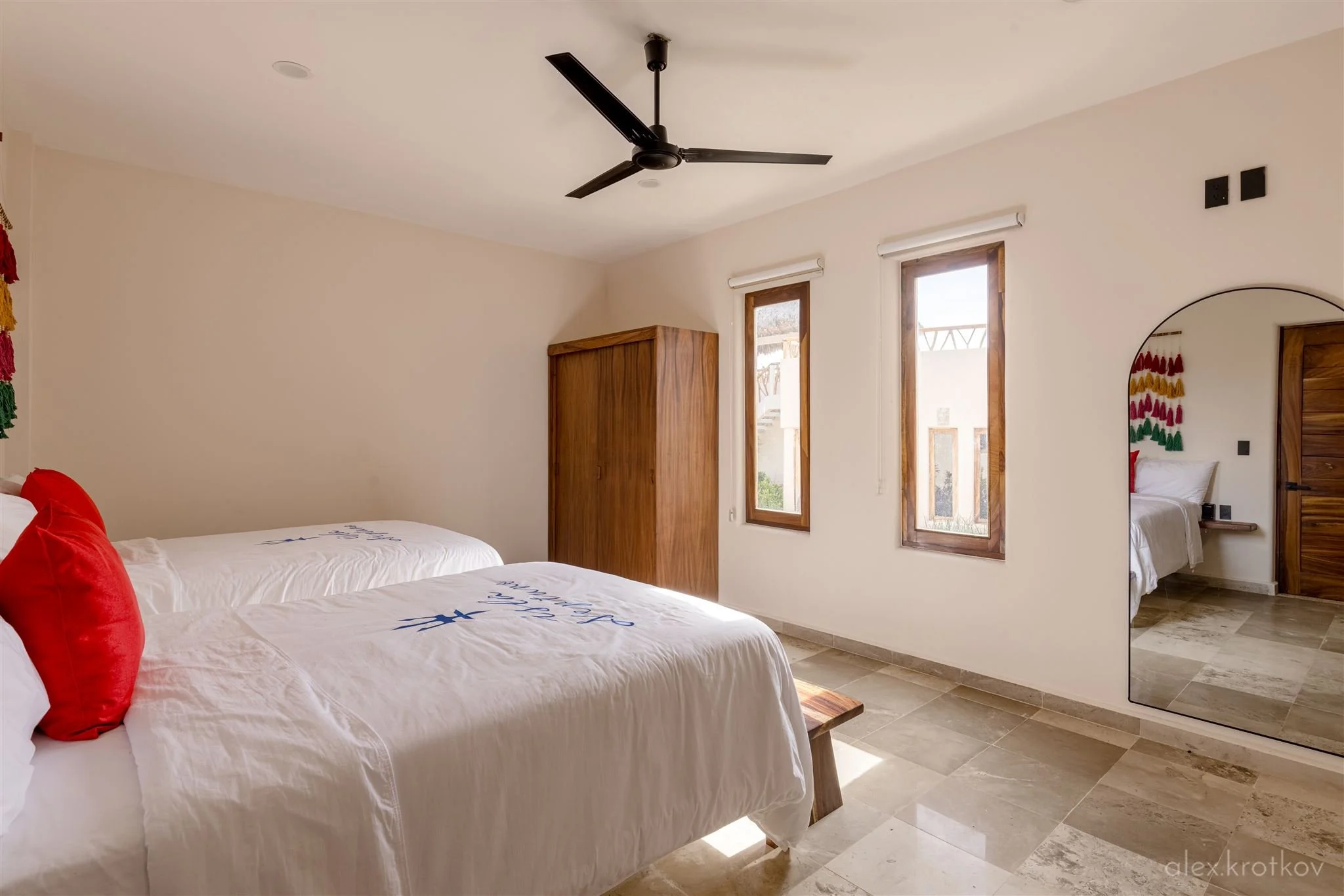 extrabedroom-isla-neptuno-puerto-escondido-alex-krotkov-0003_6G4A7886-HDR_websize.jpg