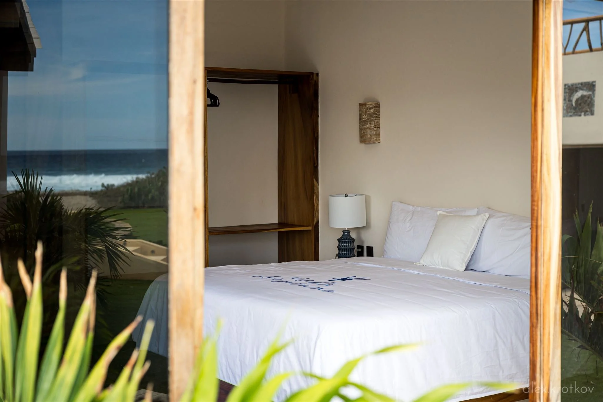 rooms1-3-det-isla-neptuno-puerto-escondido-alex-krotkov-0013_R6_20982_websize.jpg