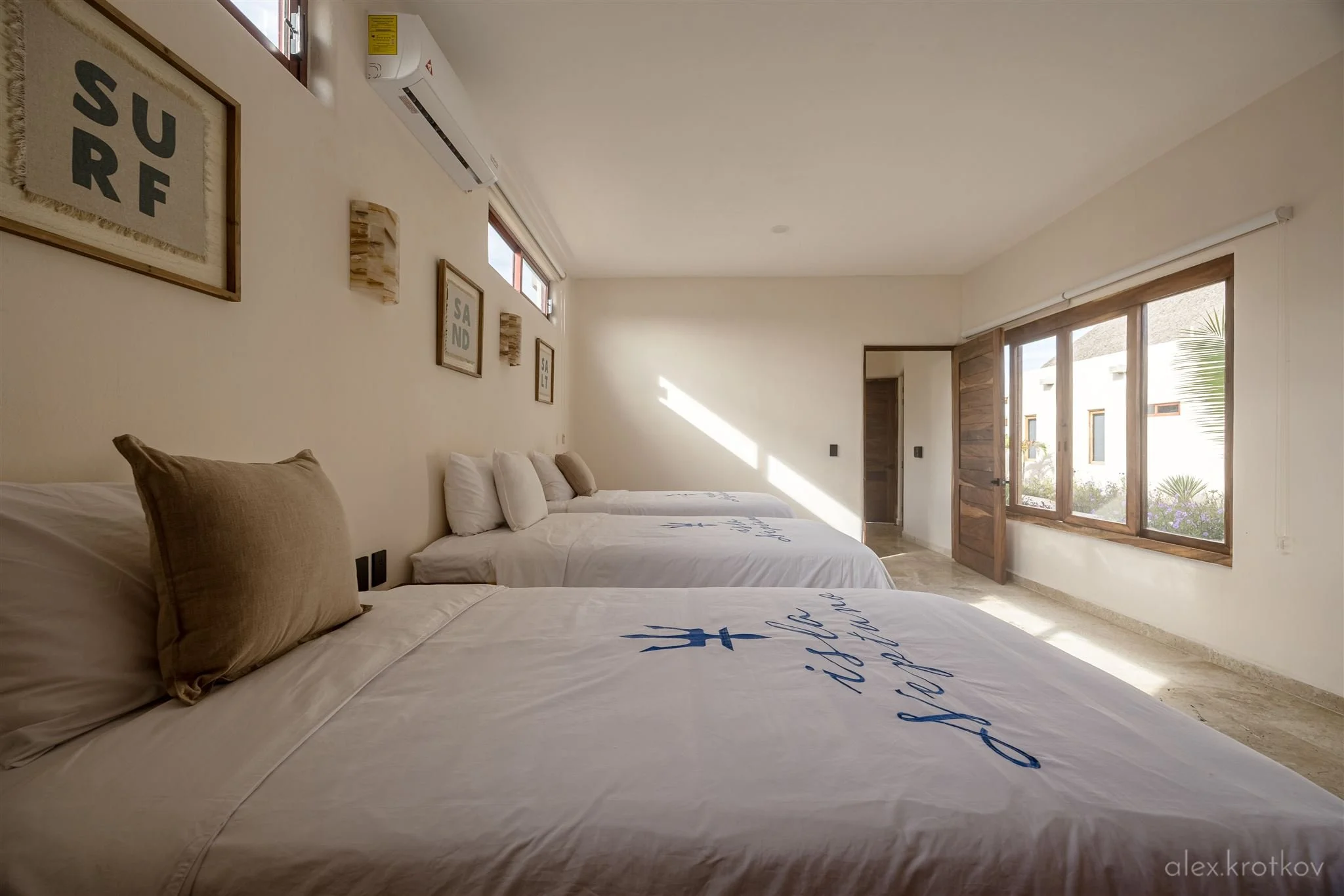 rooms1-3-isla-neptuno-puerto-escondido-alex-krotkov-0010_R6_11028-HDR_websize.jpg