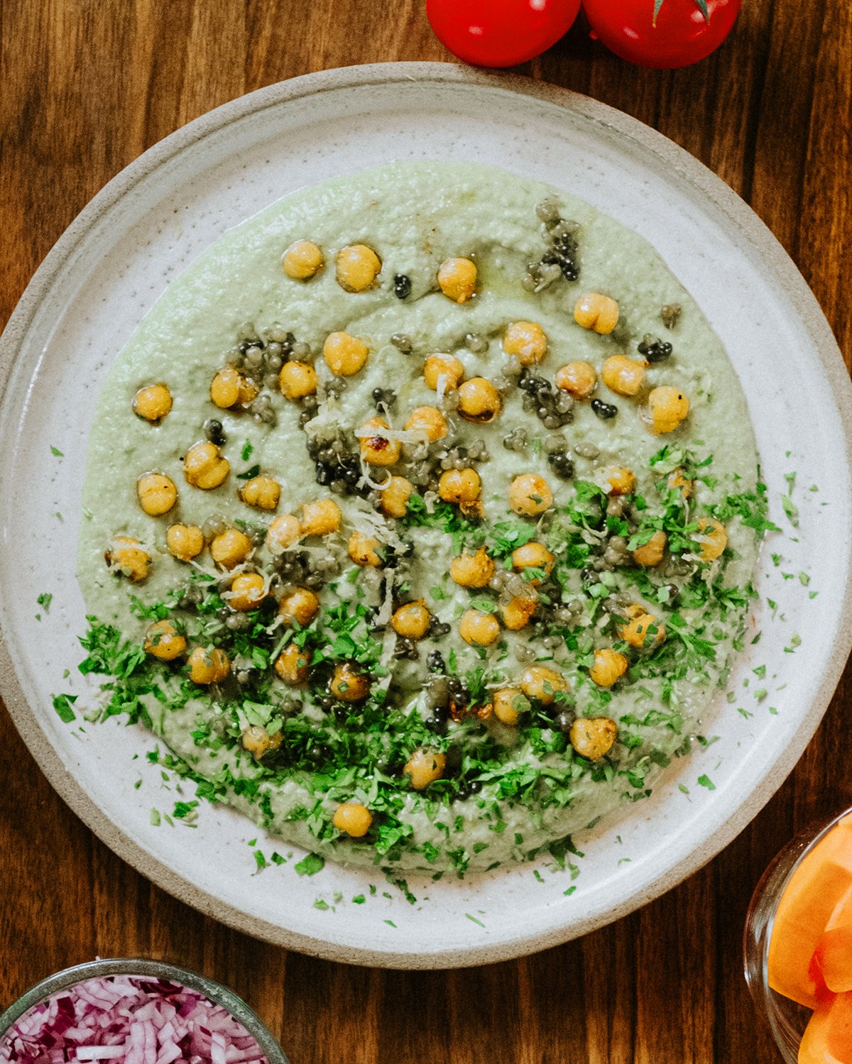 tavaszi / nyári humusz, nyers zöldség crudités