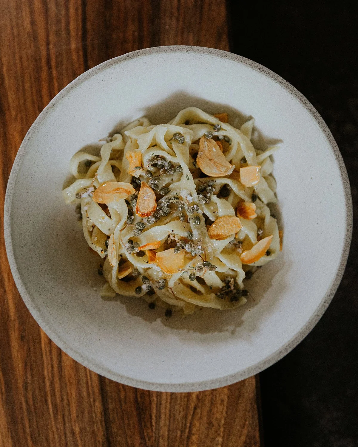 konfitált fokhagymakrém házi tésztával