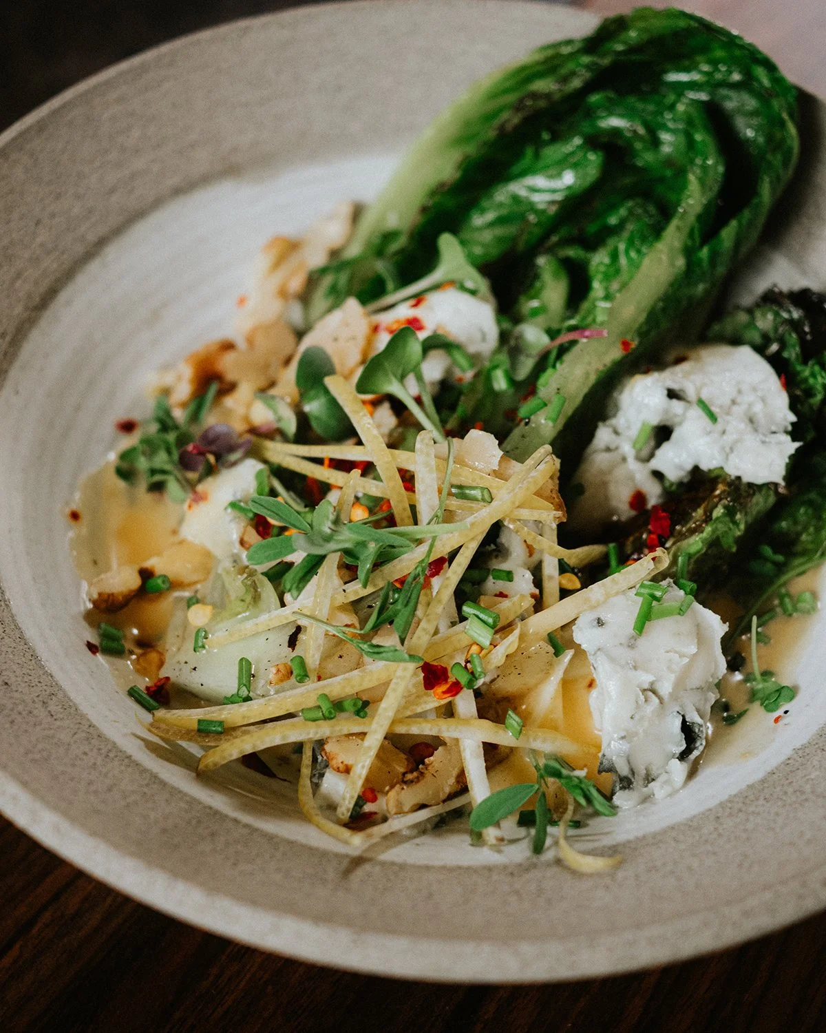 sült saláta kék sajttal és bodzás hollandival