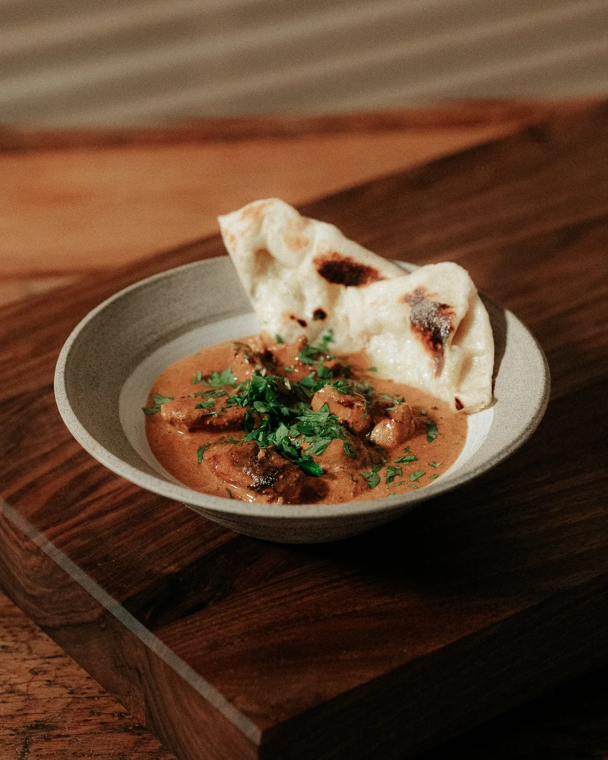 indiai vajas csirke házi naan kenyérrel