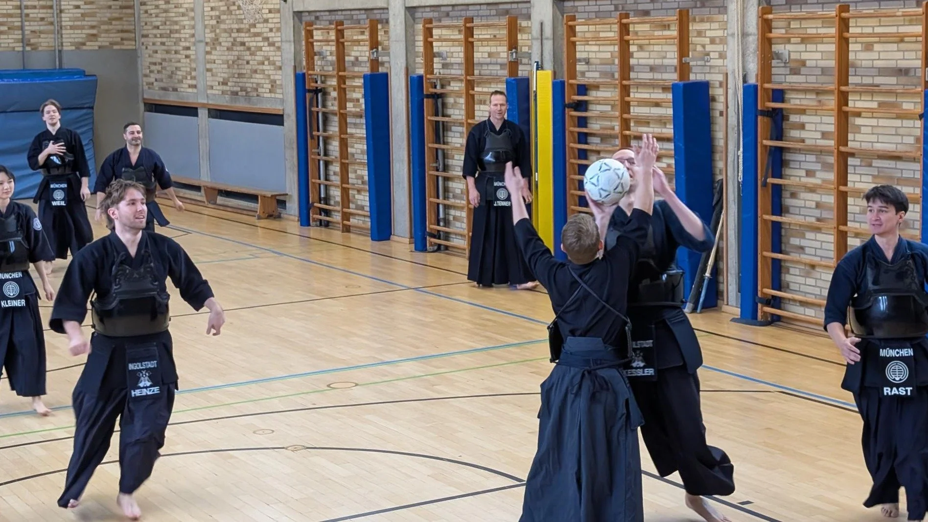 #kendoaugsburg beim Kadertraining des #bkenv. Wir sind mega stolz darauf zwei #kendoka zur Deutschen Meisterschaft Ende M&auml;rz schicken zu k&ouml;nnen ...