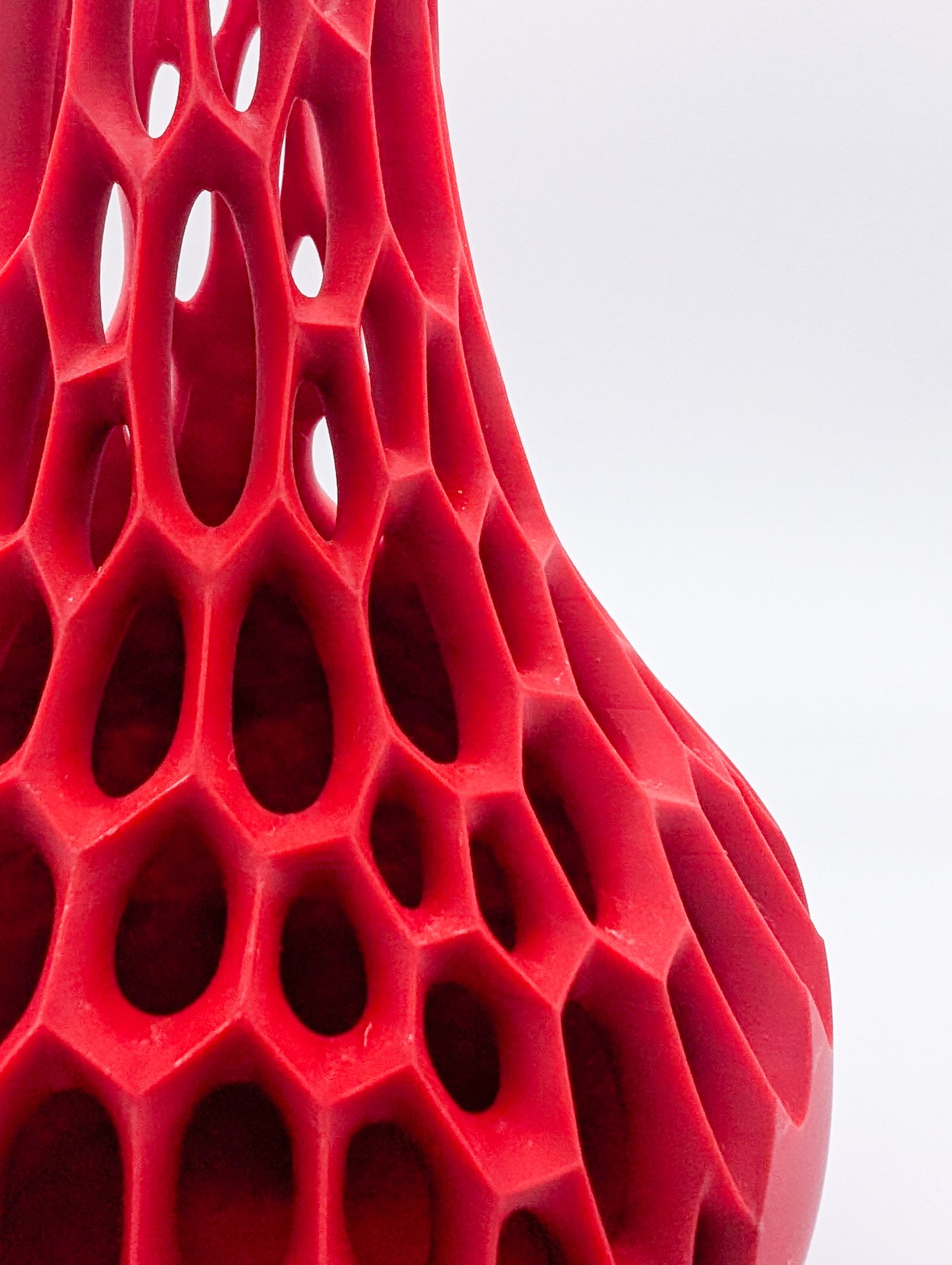 Close-up van een rood, hol, netachtig Structuurachtig object