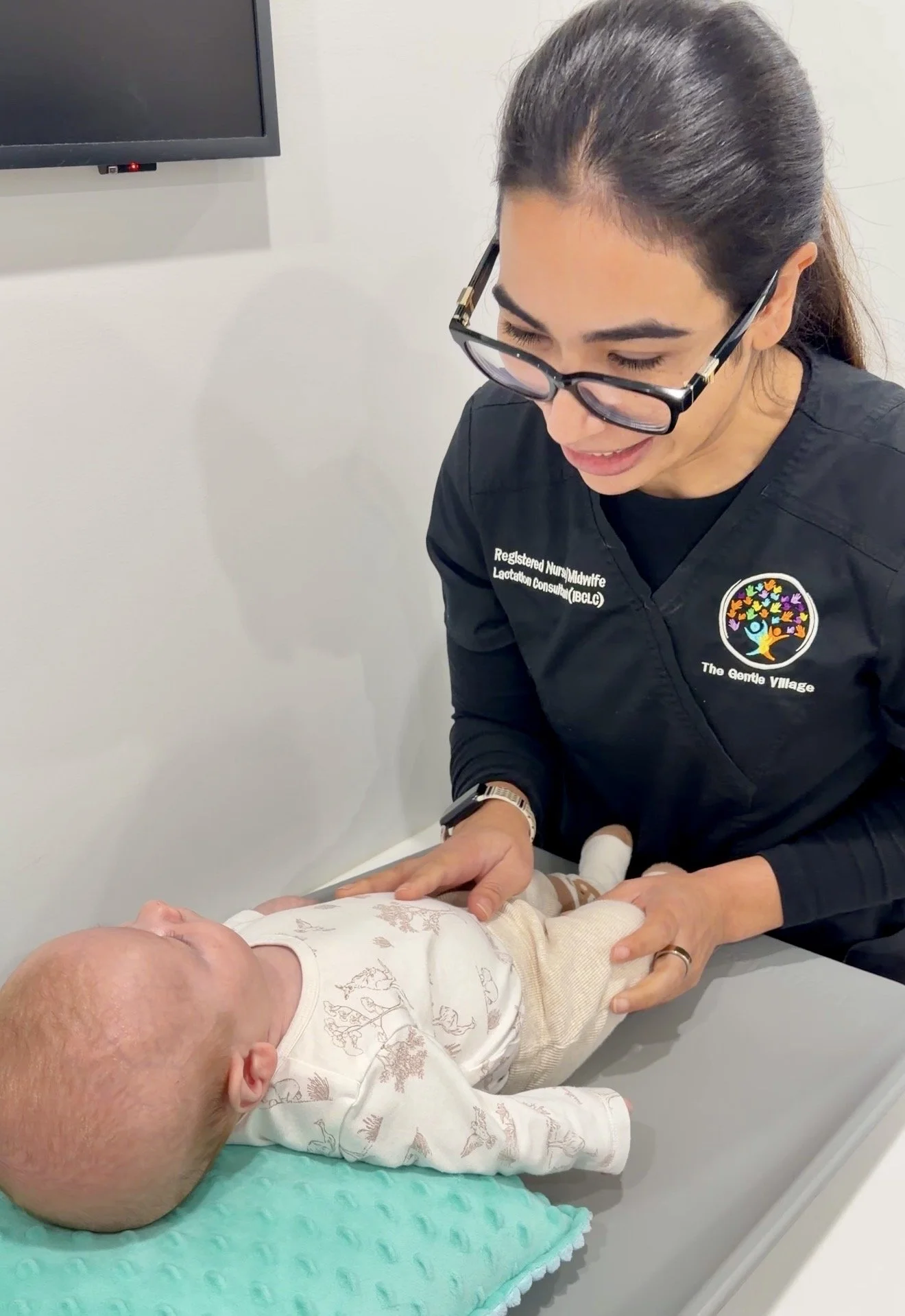 What Does Body Tension Look Like in Babies? (And Why It Can Affect Feeding, Sleep and Settling)