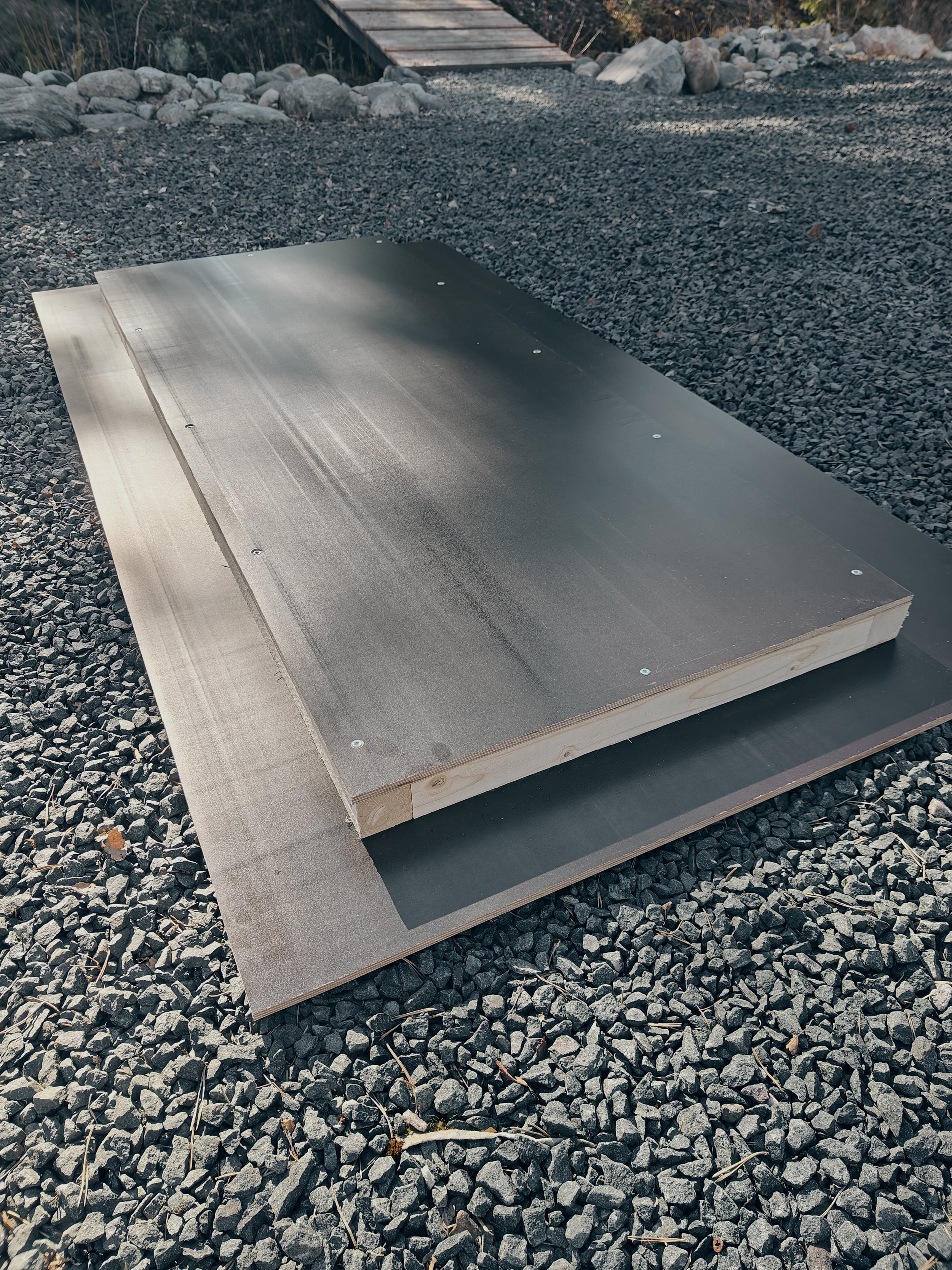 Roof Dimensions: 900mm (W) x 1700mm (L).
A flat removable roof extends beyond the walls to prevent rain from entering the house. The textured side of the plywood is facing upwards to provide grip to dogs who wish to jump up to sunbath or monitor thei
