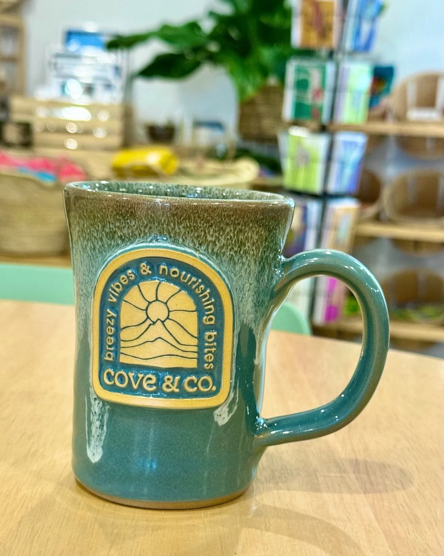 perfect day for a coffee date with your bestie and your favorite mug 🫶🏼