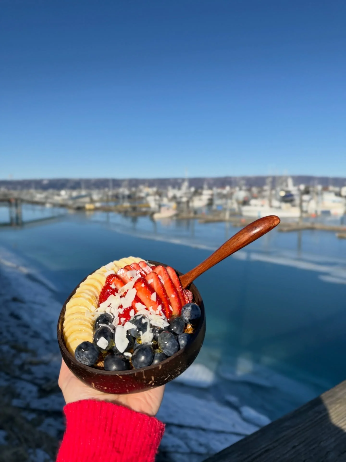 we hope your weekend is filled with extra sunshine &amp; your fav treats 🫐🍓