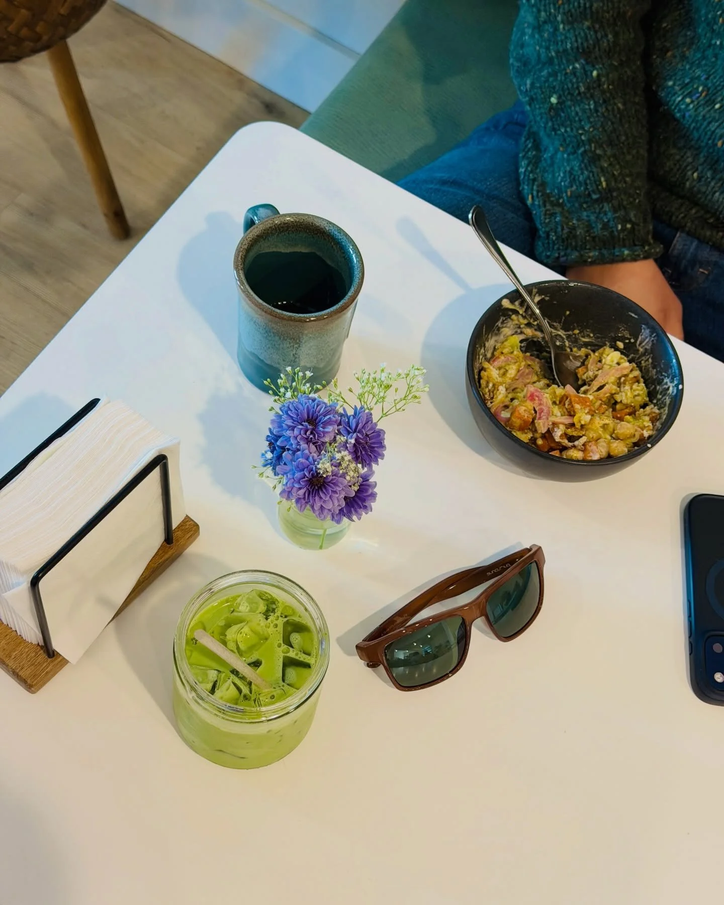 cove lunch dates followed by a harbor walk = happy monday 🌞