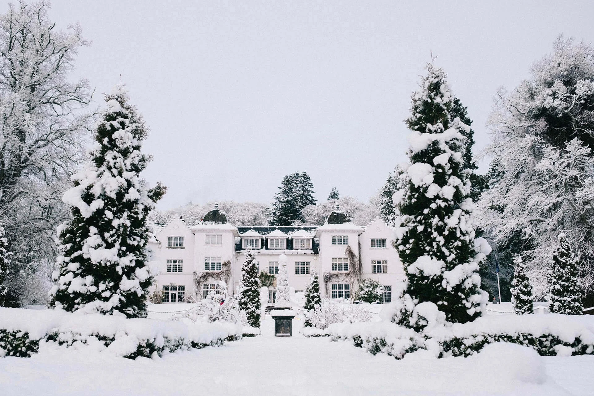 Winter-wedding-Achnagairn-Castle.jpg