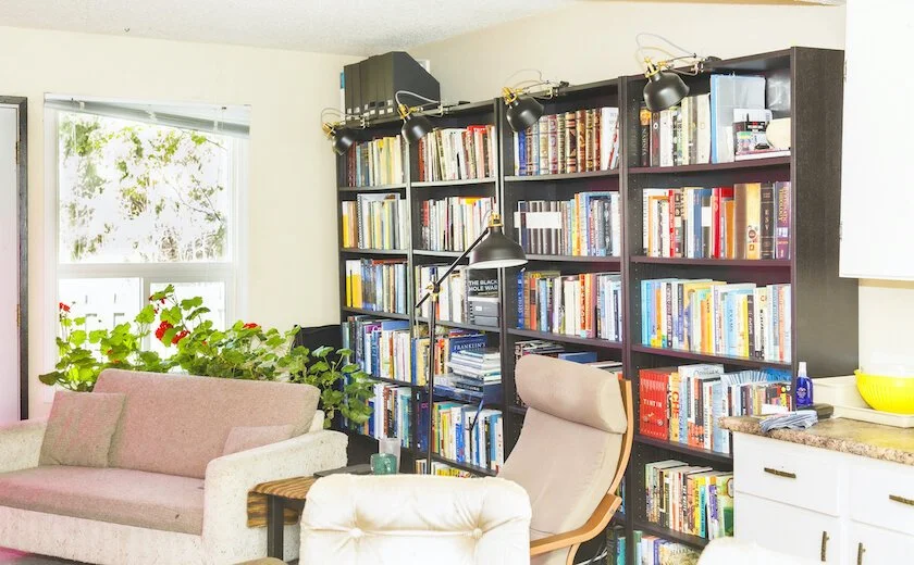 325-columbia-st-w-vanderhoof-unit-2-reading-room.jpg