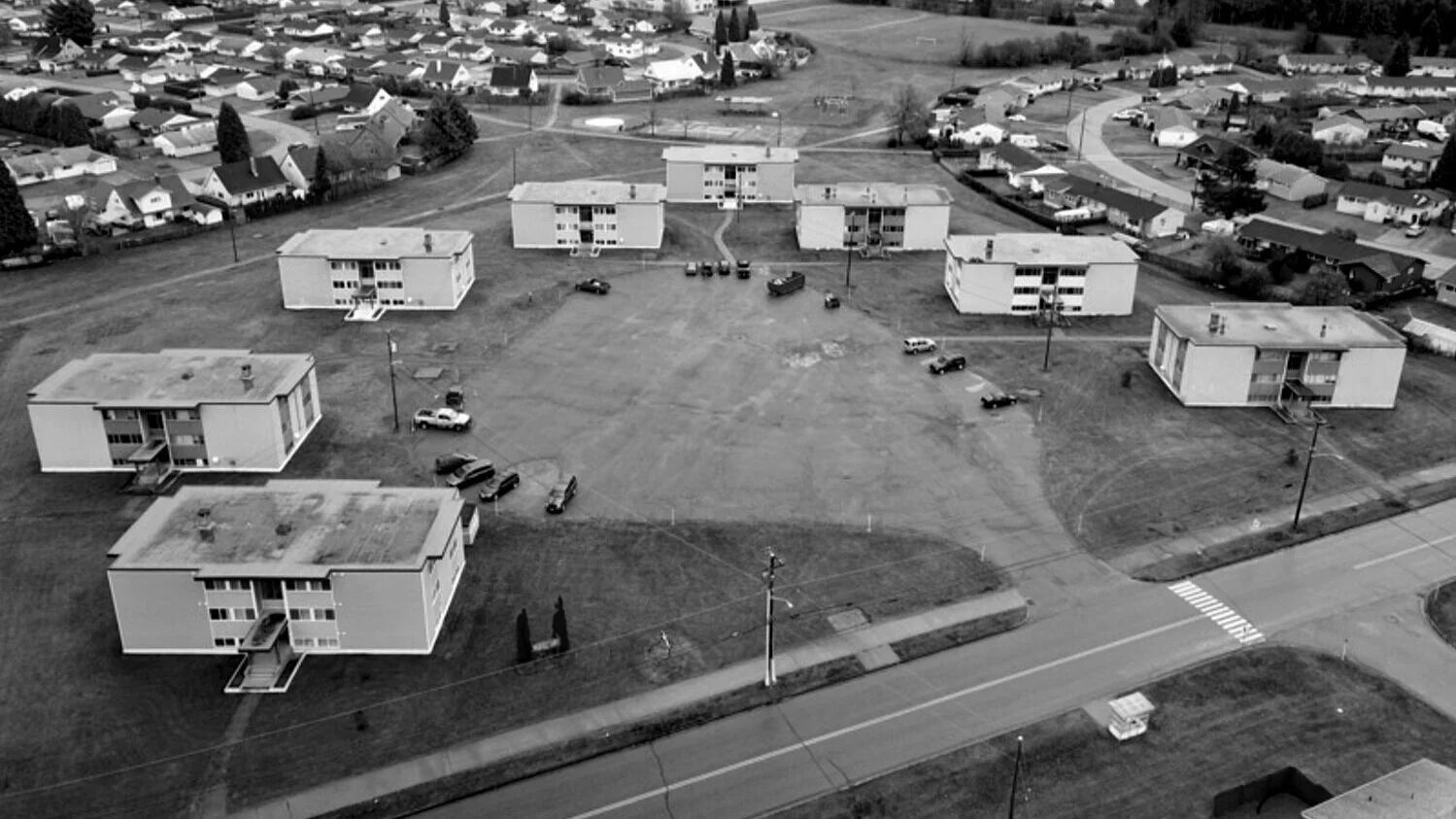 kuldo-suites-702-730-kuldo-blvd-kitimat-black-and-white.jpg
