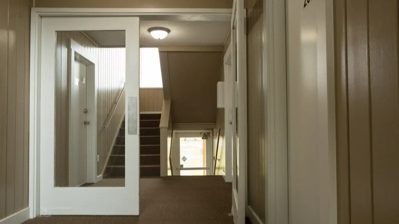 702+-+730+Kuldo+Blvd%2C+Kitimat+-+interior+hallway.jpg