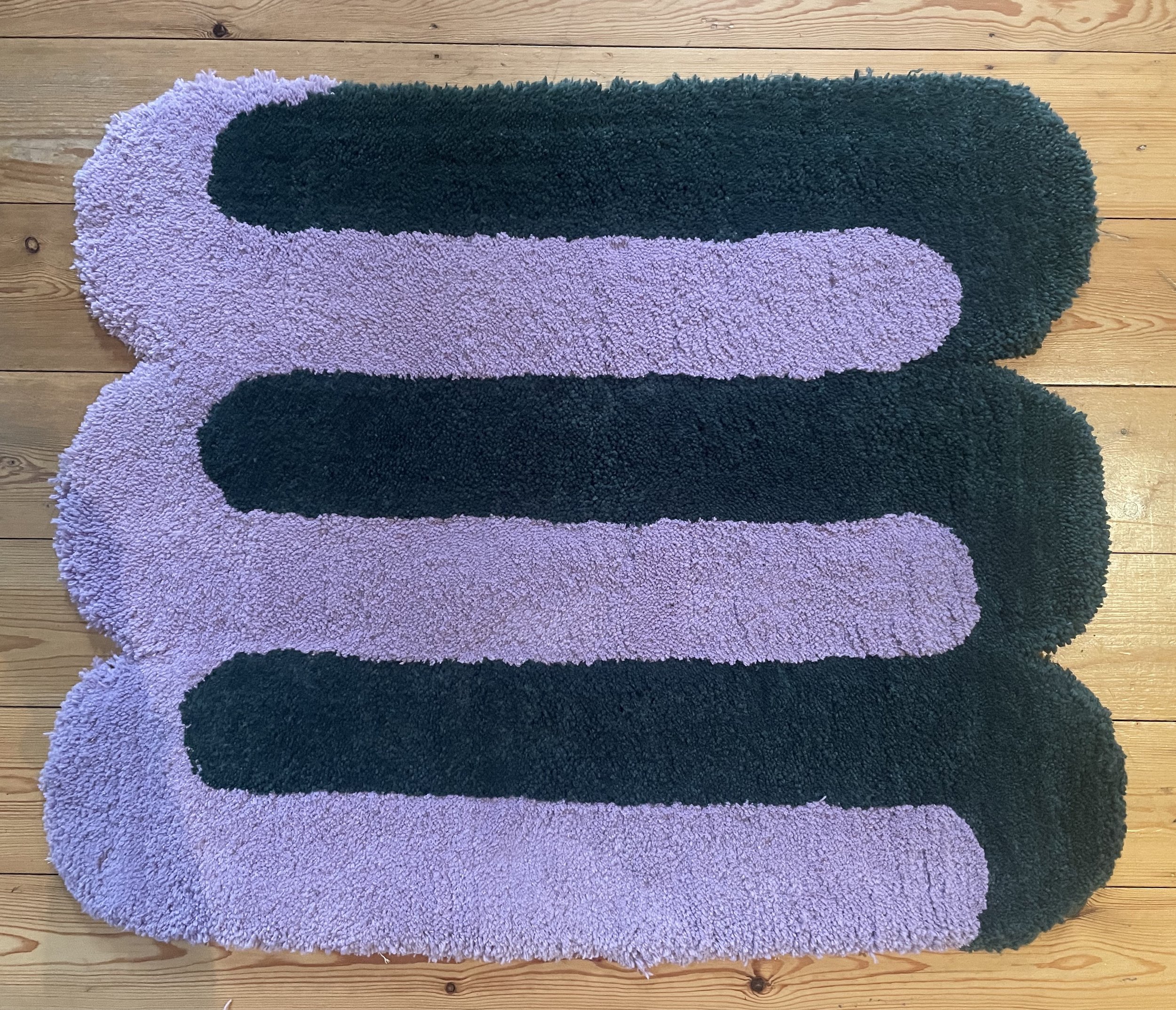 Finition du tapis en cours - relief & clarification (tondeuse et ciseaux)