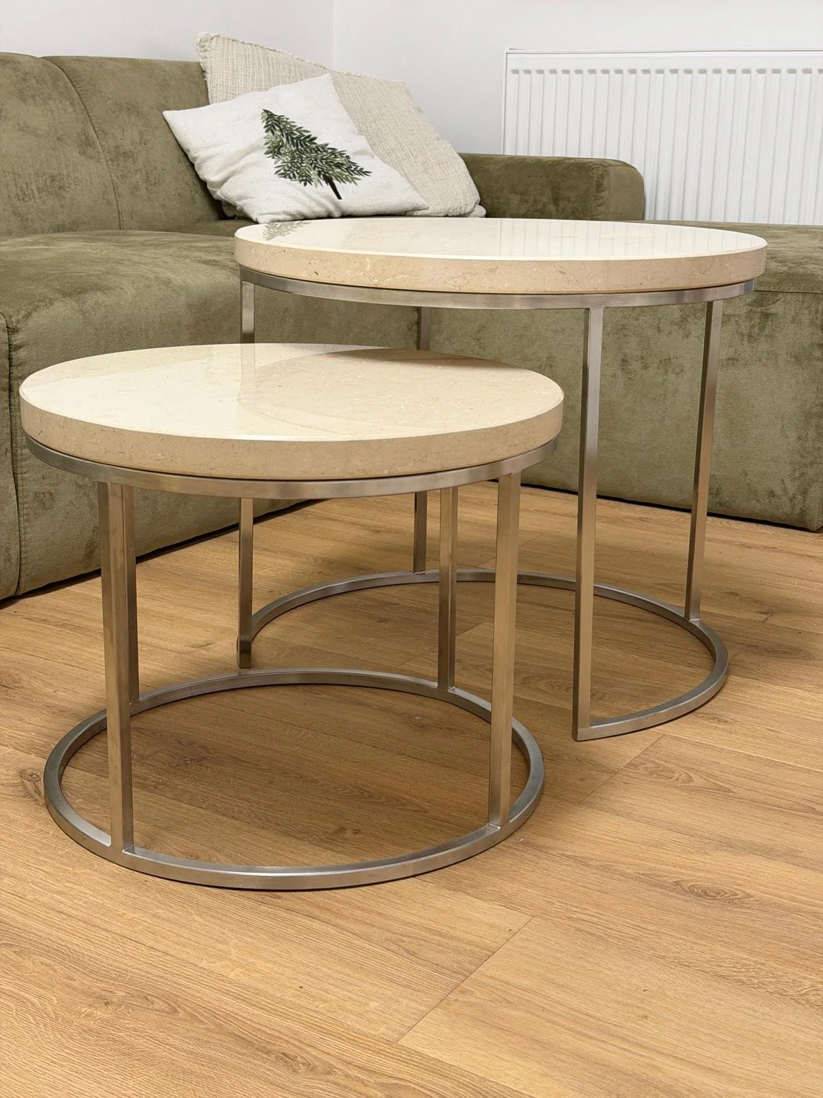 nerezové dizajnové stolíky