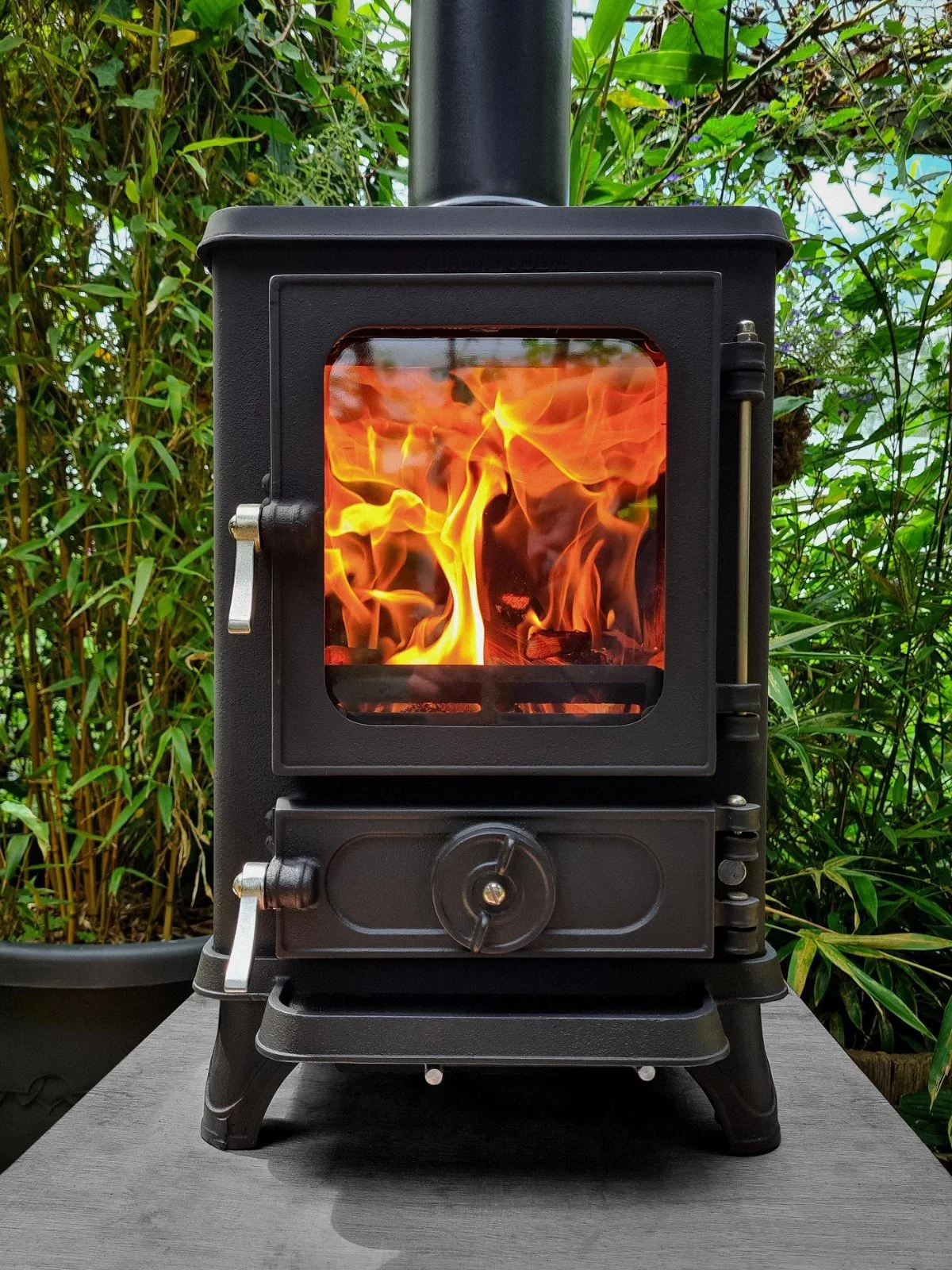 The Hobbit SE - 4.1kW - Brand New - 302mm W x 460mm H x 364mm D
OFFICAL SALAMANDER DEALER 