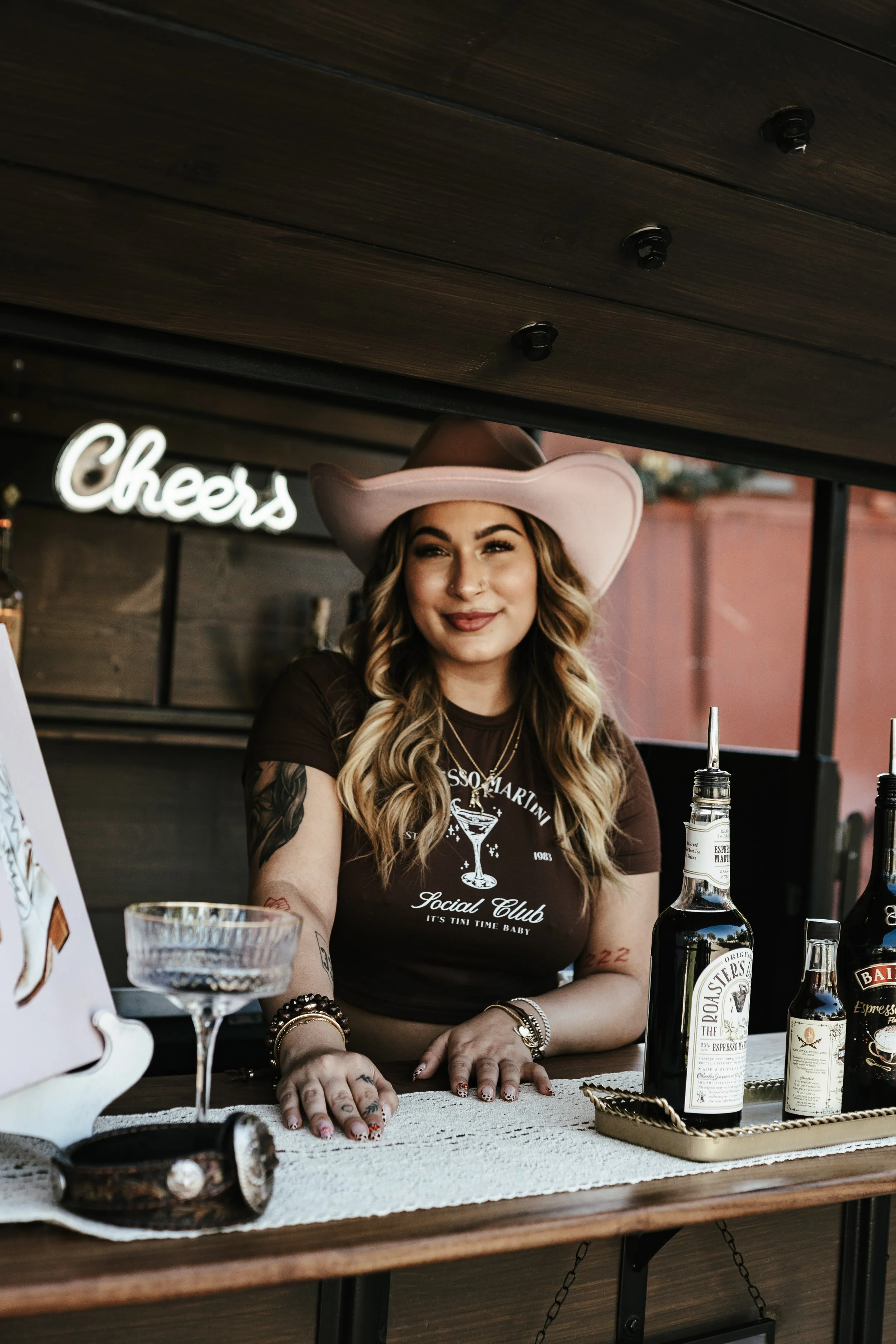 Holiday Party Bar Planning Guide: How to Serve Drinks Without the Chaos