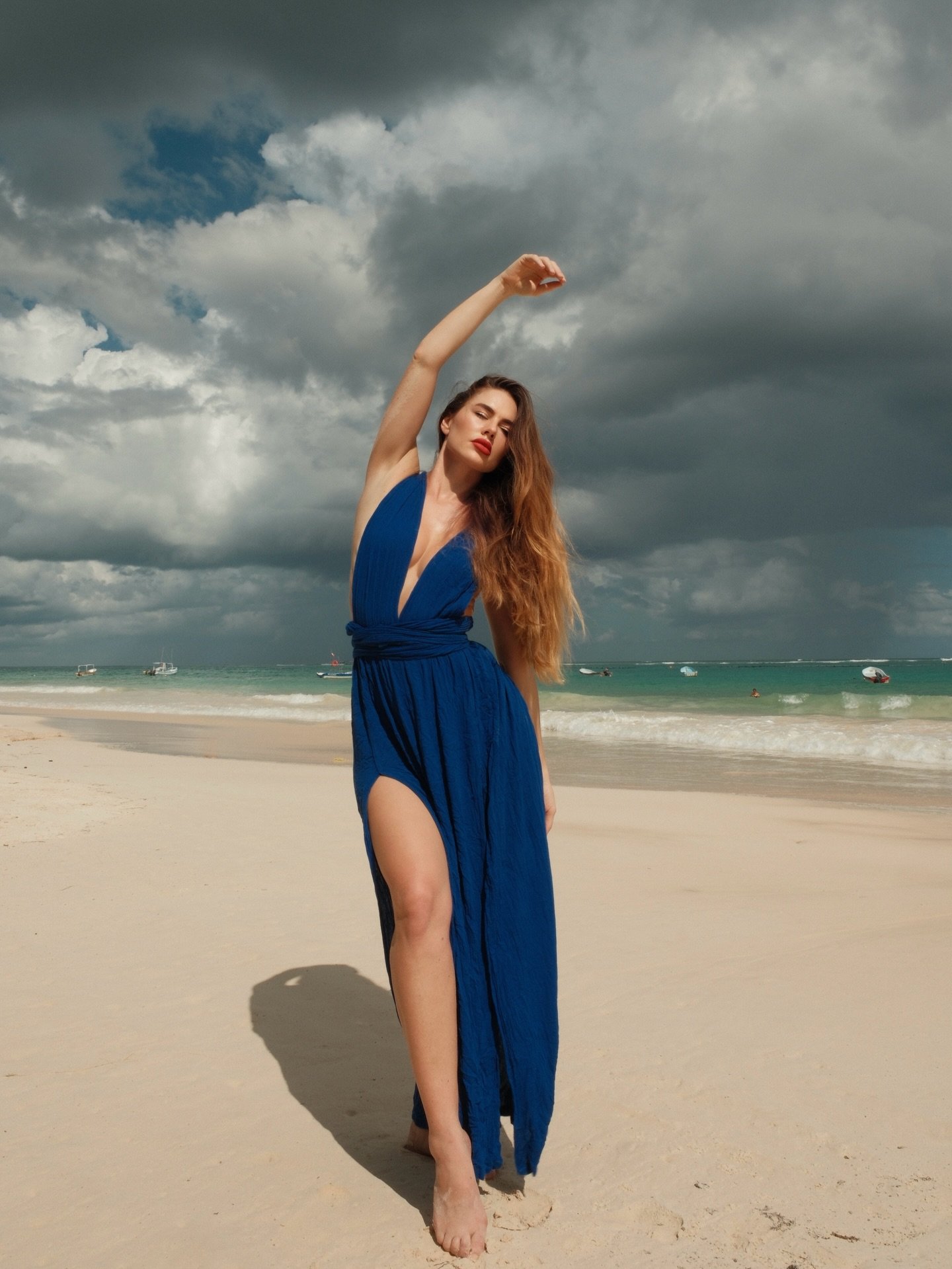 I didn&rsquo;t pose. I performed a summoning 😆😜
📸 @giorroig 

#playapara&iacute;so #tulum #mexico #photoshooting
