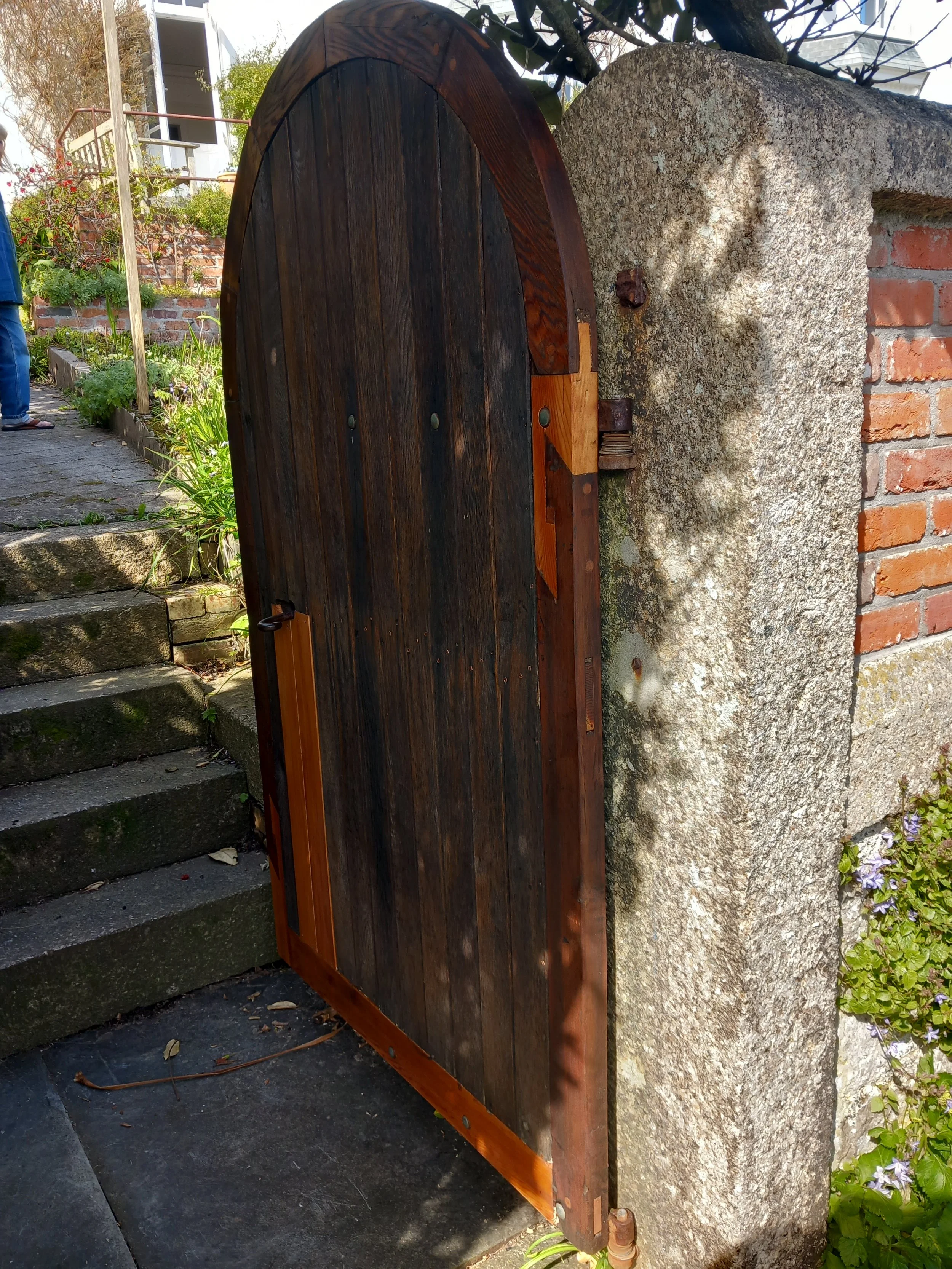 cedar-gate-restoration-joiner-cornwall.jpg