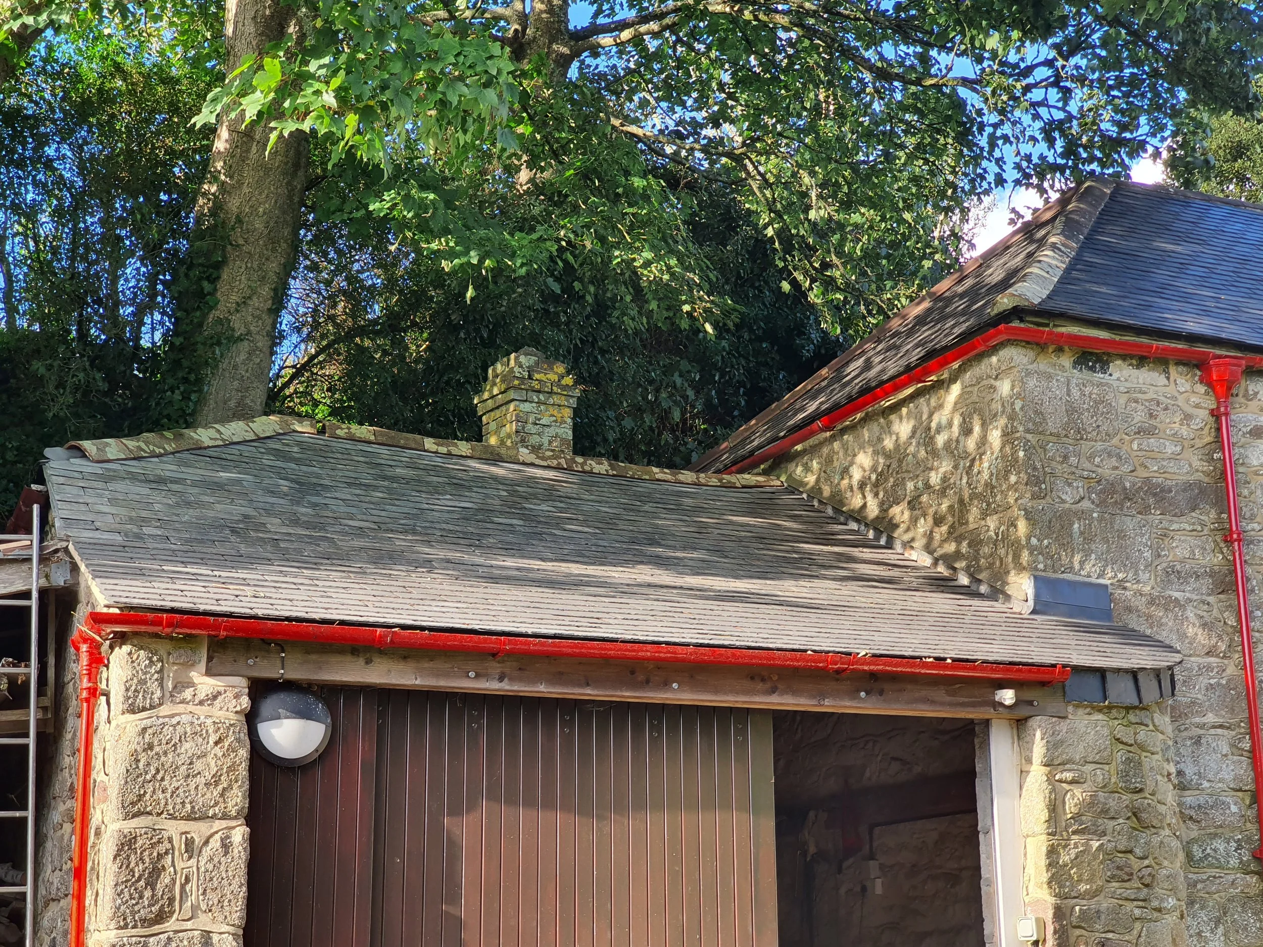 slate-roofing-granite-garage-cornwall.jpg