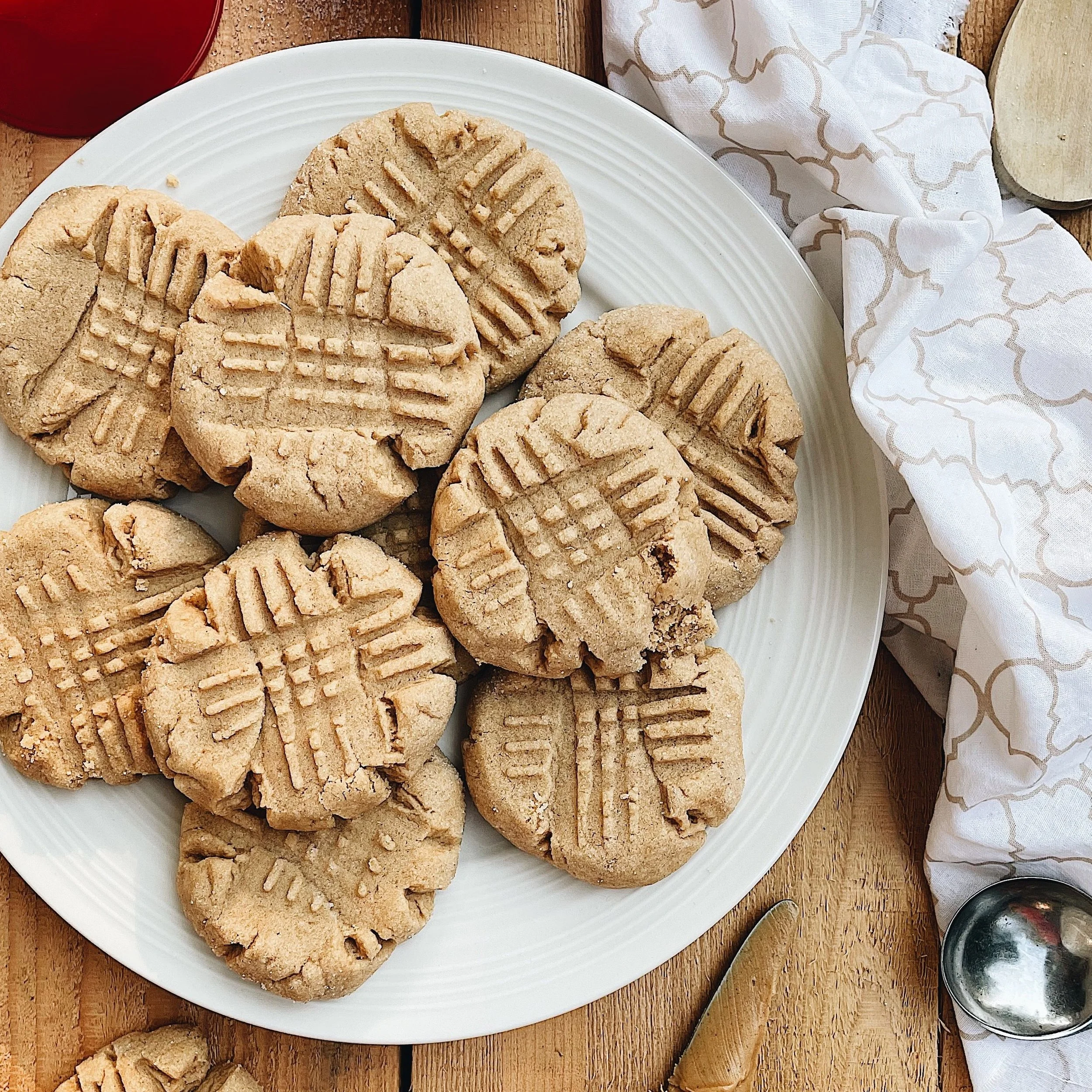 Super Simple Keto Peanut Butter Cookies