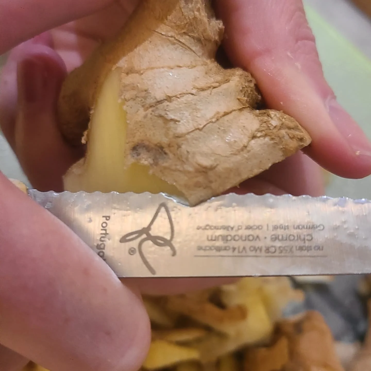 Ginger, redbeet, lemon.
#livehealthier #realfood #drinkforrunners #probiotics #beetlejuicebeetlejuicebeetlejuice #redbeet #ginger