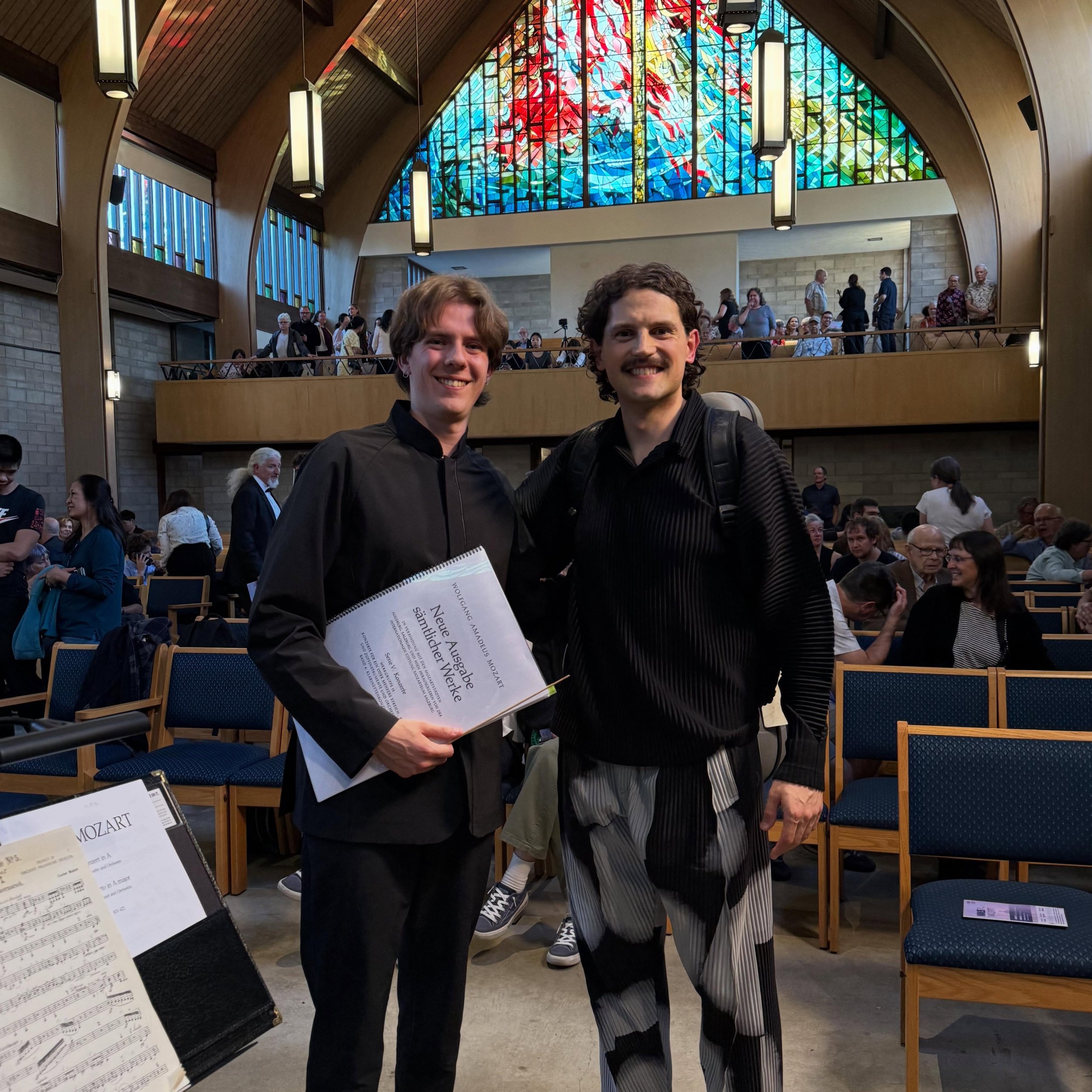 This past weekend, I performed my final concert in Vancouver (for now!) conducting Mozart's Clarinet Concerto arranged for Viola, and played by the amazing @radiaviola!! As this chapter comes to an end, I am so grateful to be able to look back on a y