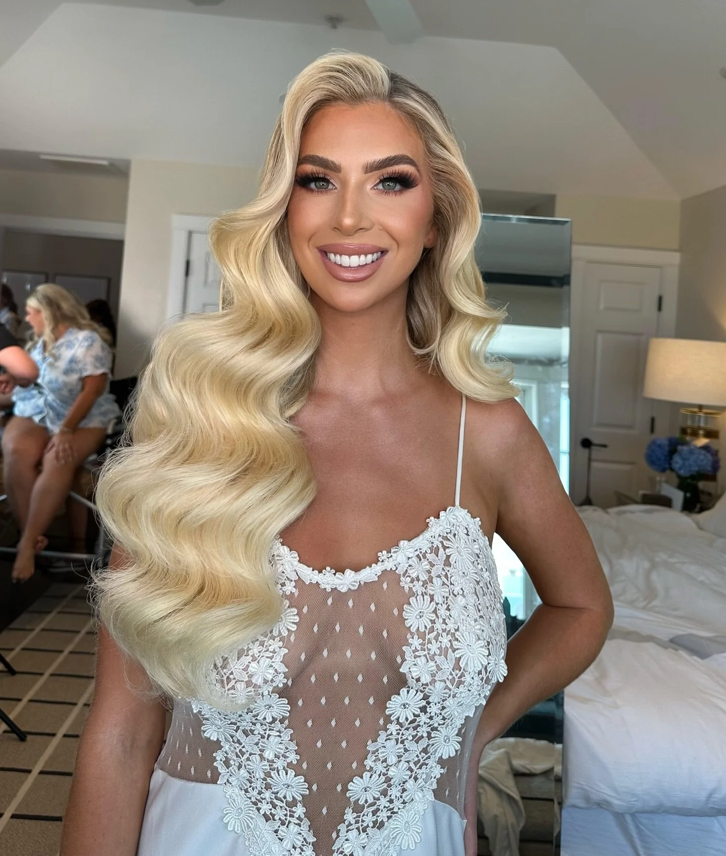 Beautiful bride @beccaolsen1 
Hairstylist @romina_hairstyles 
Makeup artist @beautyy_by_lo 
Extensions @bellamihair 
Location @chathambarsinn 
Product @kykhaircare