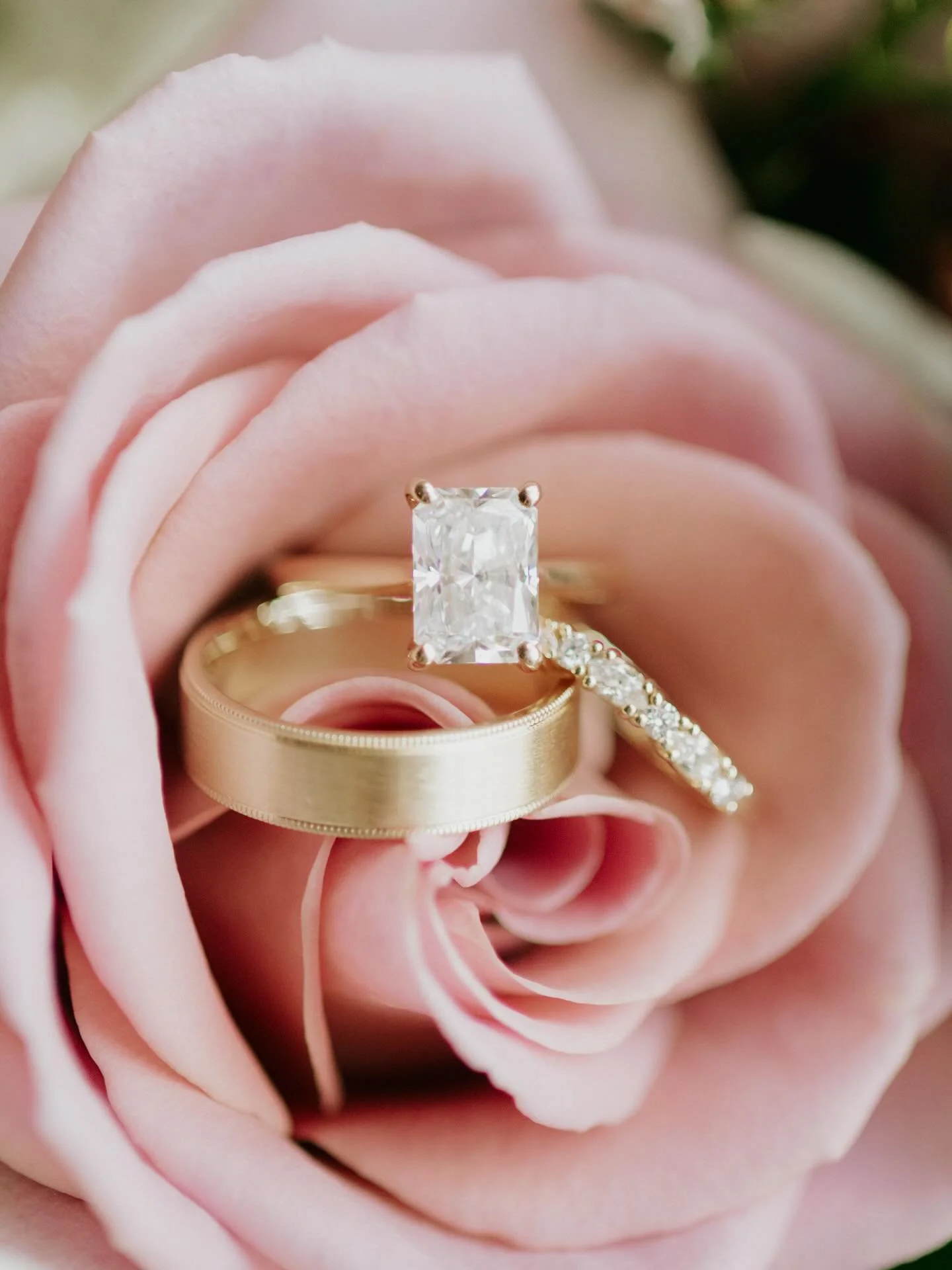 just a pretty ring shot~ 🩷

#oliviaantonphotography #weddingphotographer #weddingphotography #elopementphotographer #brideandgroom #justmarried #weddinginspo #weddingstyle #brideinspo #bridetobe #weddingvibes #weddingportrait #fineartwedding #lexing