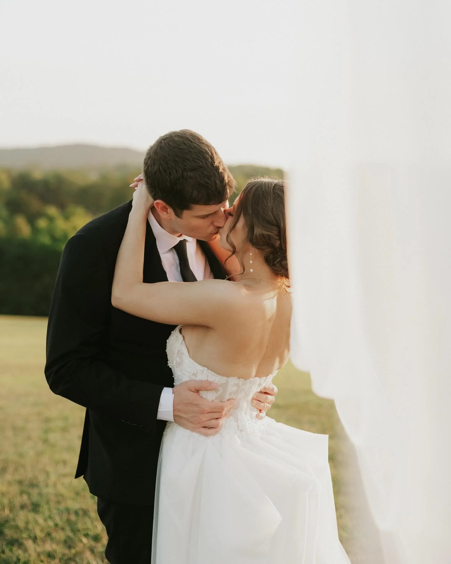 Where forever begins~ 💛

lead photographer: @keith_and_melissa 

#oliviaantonphotography #weddingphotographer #weddingphotography #elopementphotographer #brideandgroom #justmarried #weddinginspo #weddingstyle #brideinspo #bridetobe #weddingvibes #we