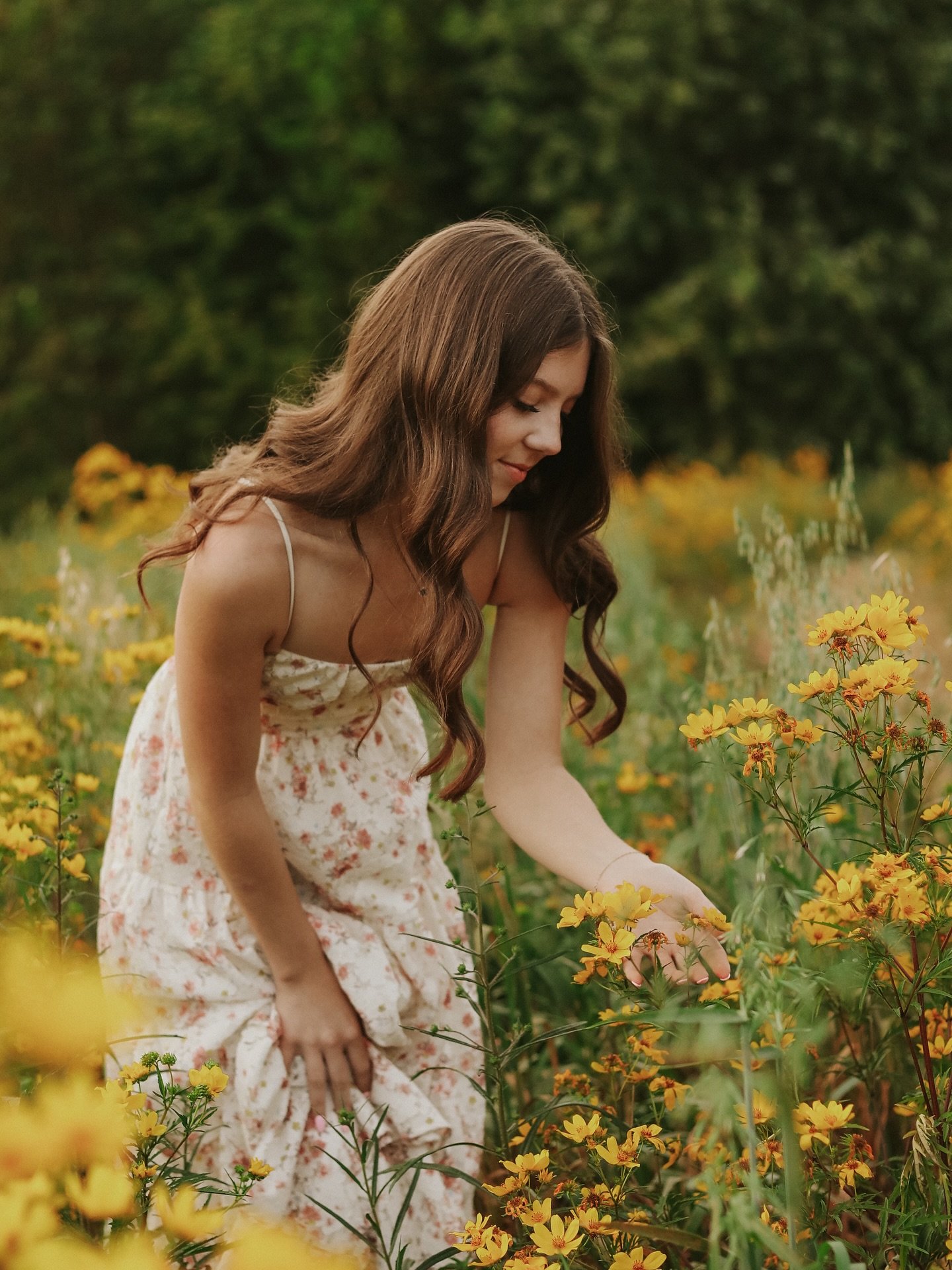 Falling for senior year 🍂📸

This senior session out at the Arboretum was such a dream 😍 Absolutely stunning! The flower field was the cherry on top 🌼

If you&rsquo;re still in need of a senior session, it&rsquo;s not too late to book it!

#olivia
