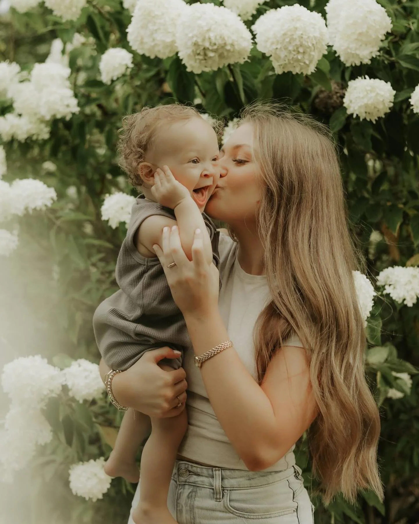&ldquo;A mother&rsquo;s hug lasts long after she lets go.&ldquo; 🤍

This was the sweetest photoshoot 🥹 more 📸 to come soon!! 

#oliviaantonphotography #lexingtonkyphotographer #lexingtonphotographer #kyphotographer #ky #portraitphotographer #portr