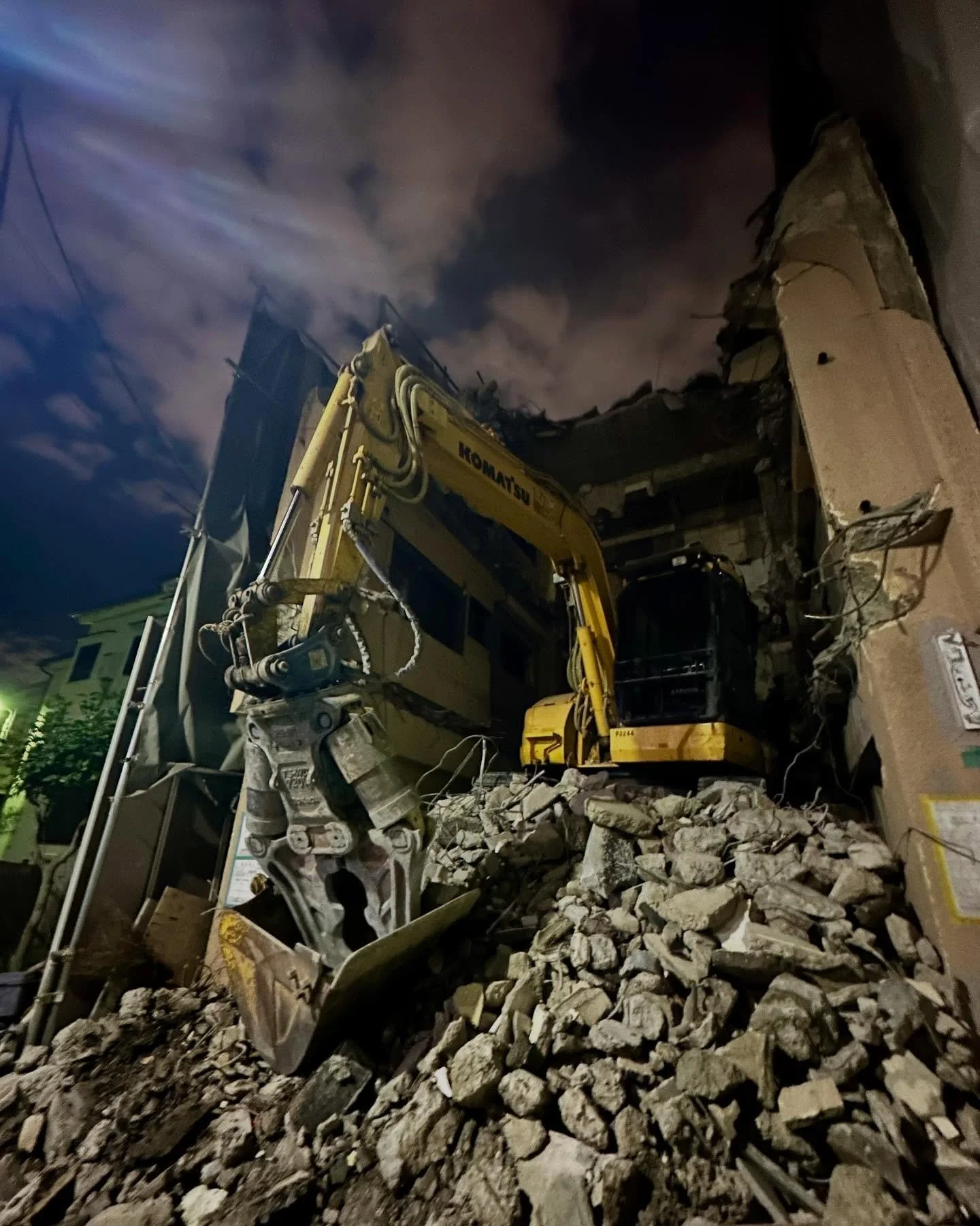 20250220_路地裏で見つけた世紀末感漂う現場