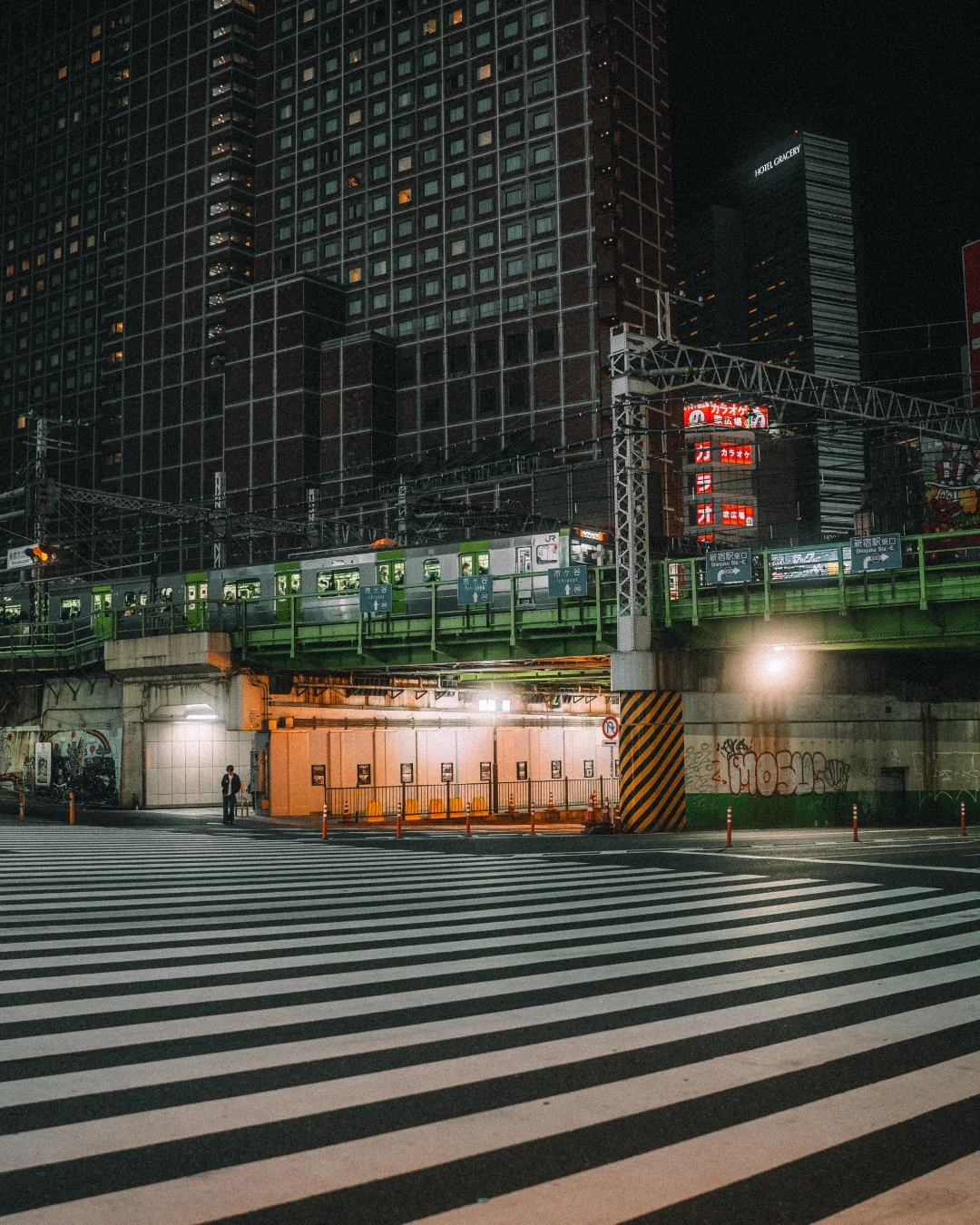 Frame 15Sensoji.jpg