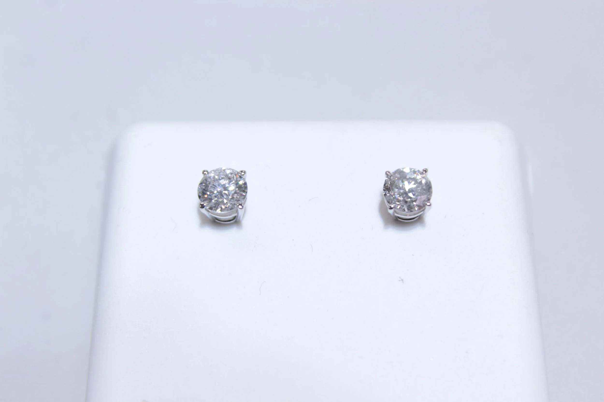 Diamond_Stud_Earrings.JPG