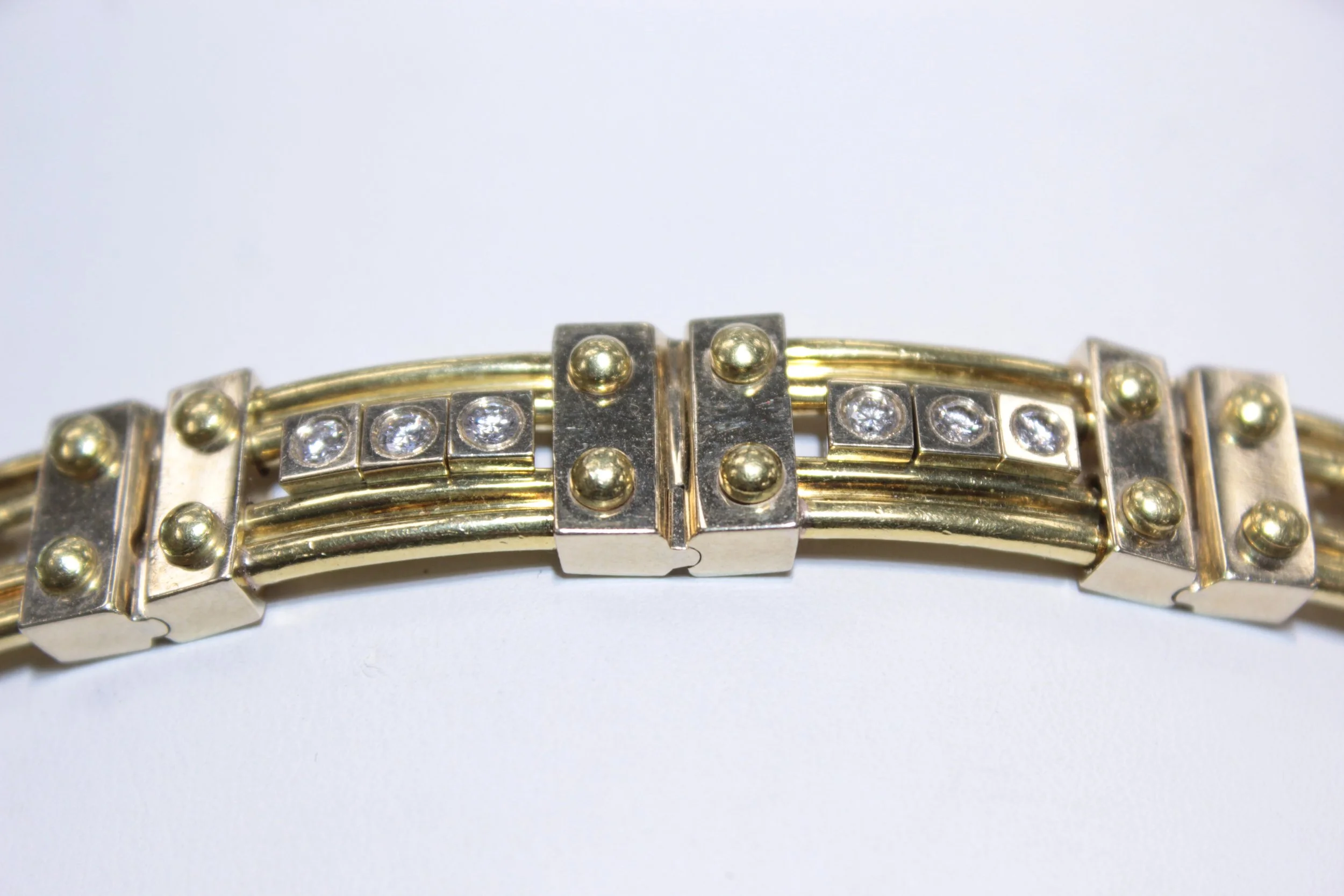 Men's Bracelet_Gold_Floating_Diameter.JPG